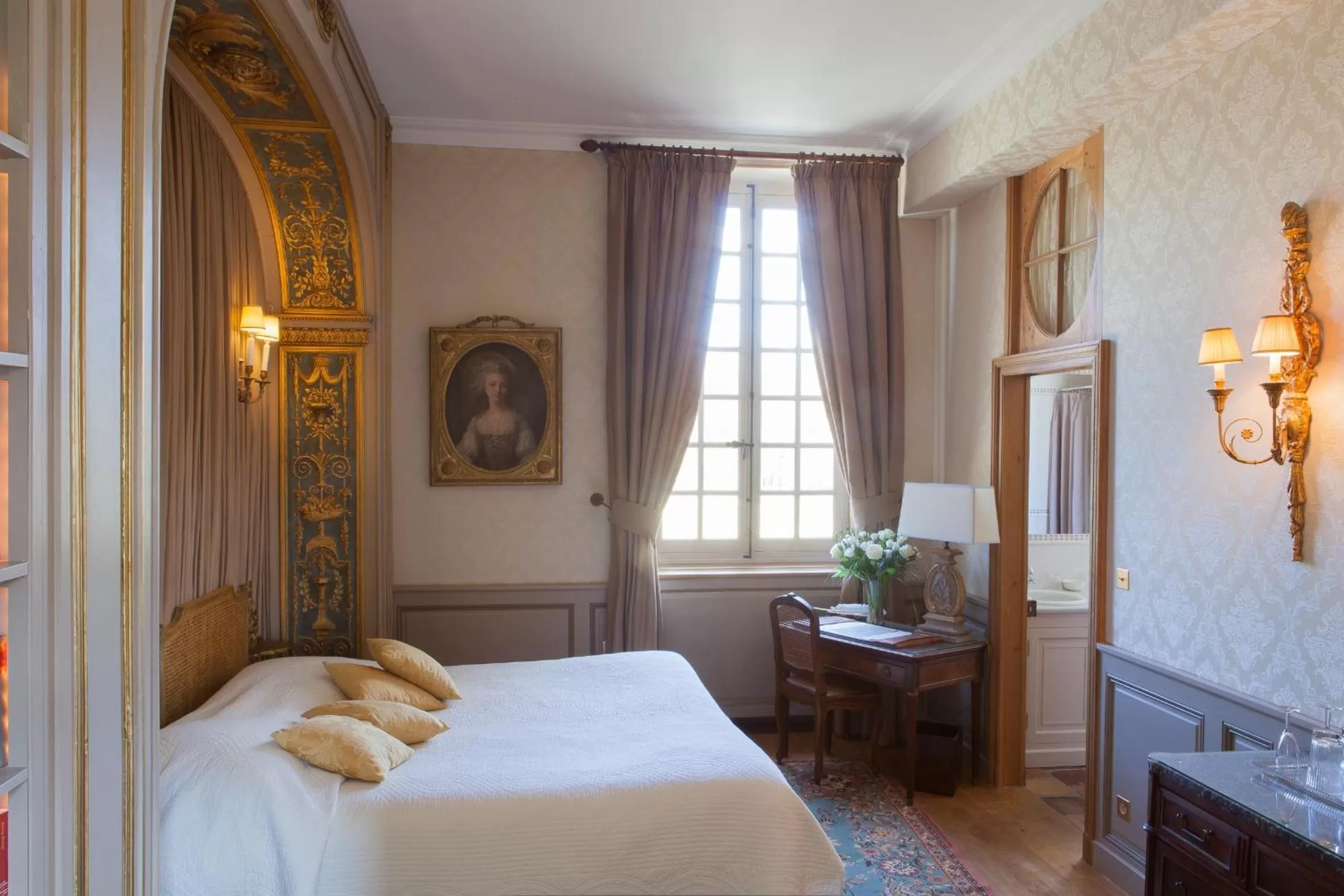 Day, Bed in Château-Hôtel de Bourron