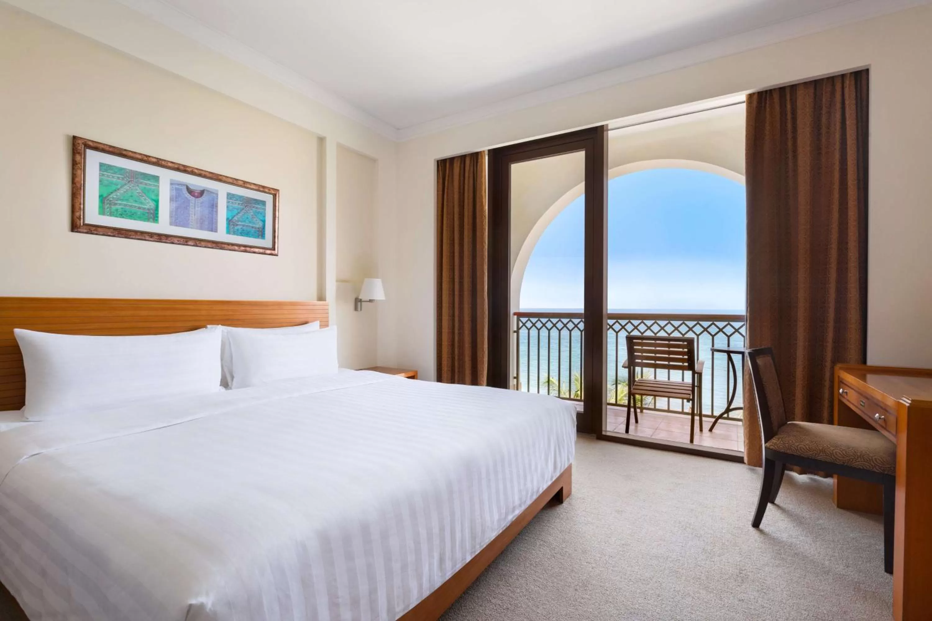 Photo of the whole room, Bed in Shangri-La Barr Al Jissah, Muscat