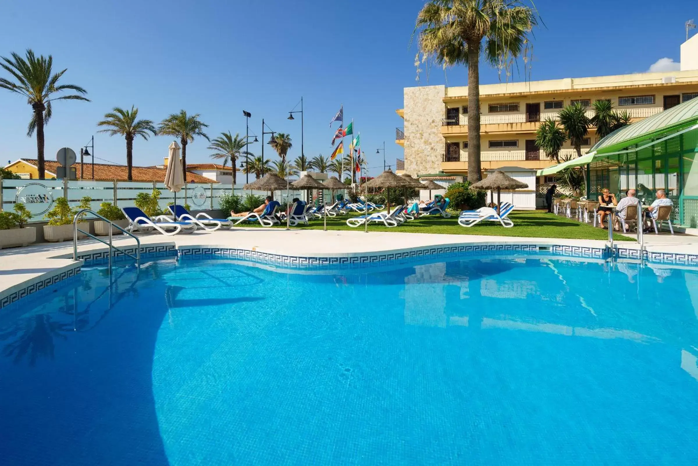 Garden, Swimming Pool in Hotel Isabel