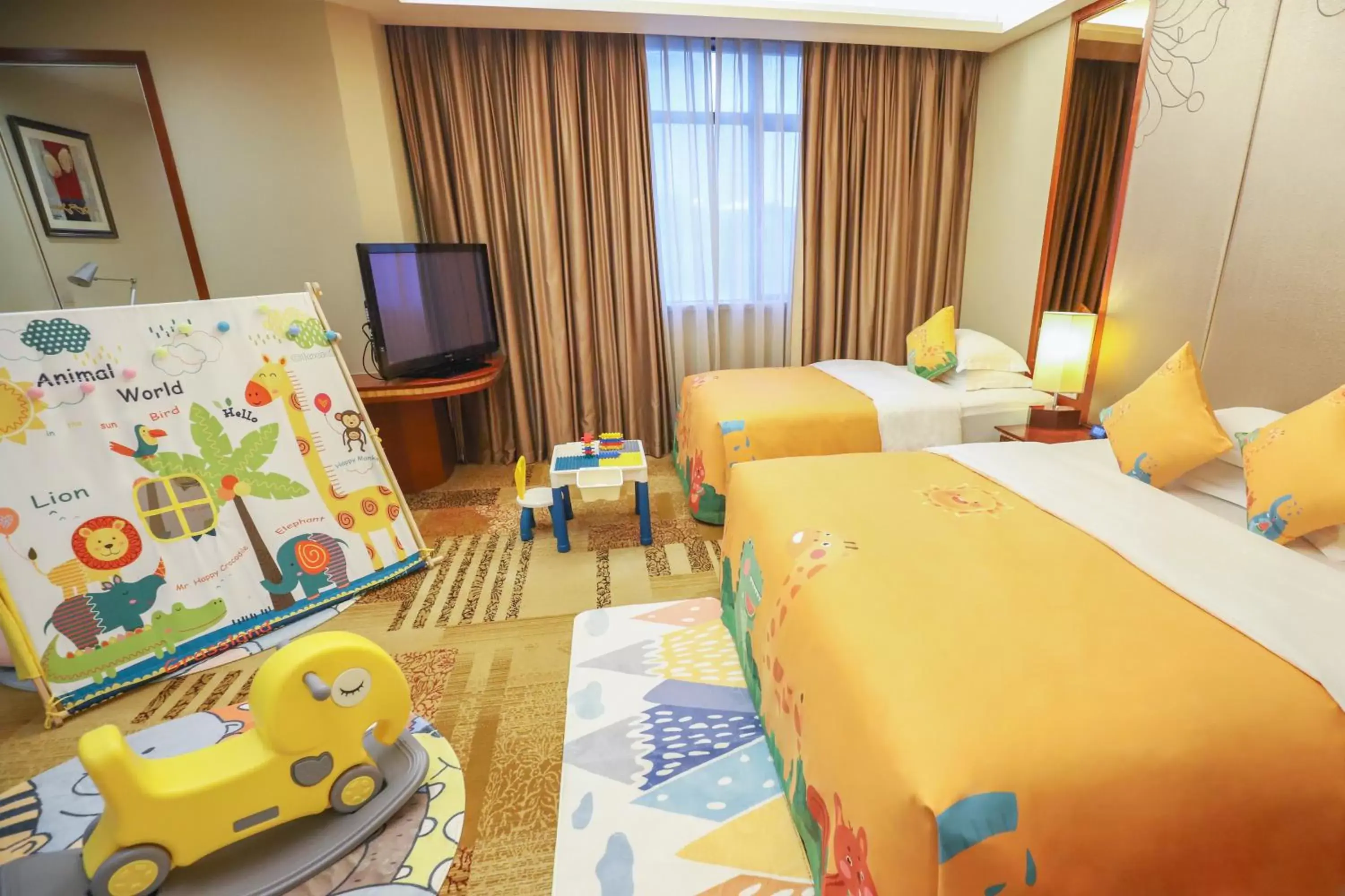 Photo of the whole room in Crowne Plaza Foshan, an IHG Hotel - Exclusive bus stations for HKSAR round-trips