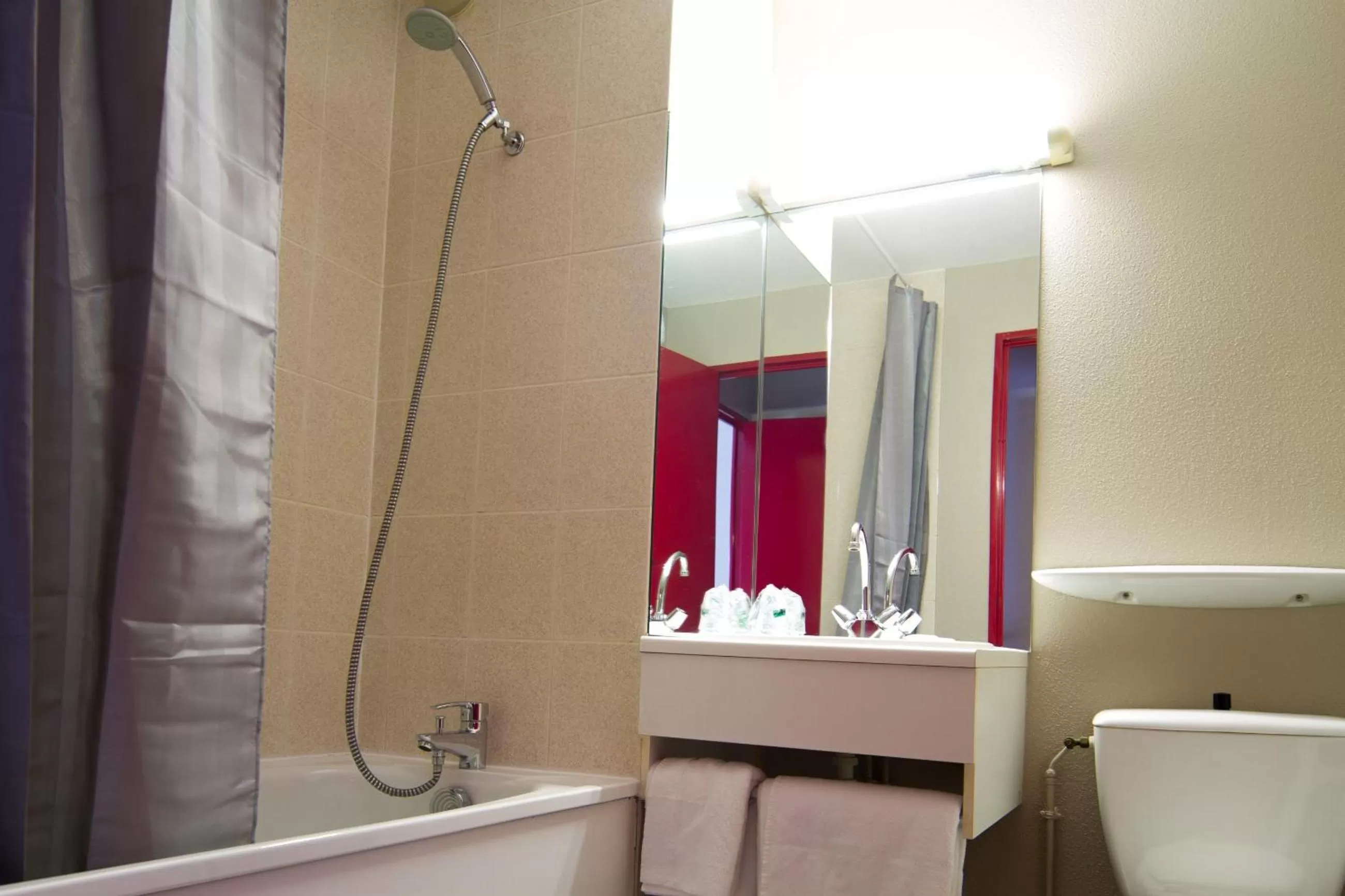 Bathroom in Hotel Ecluse 34