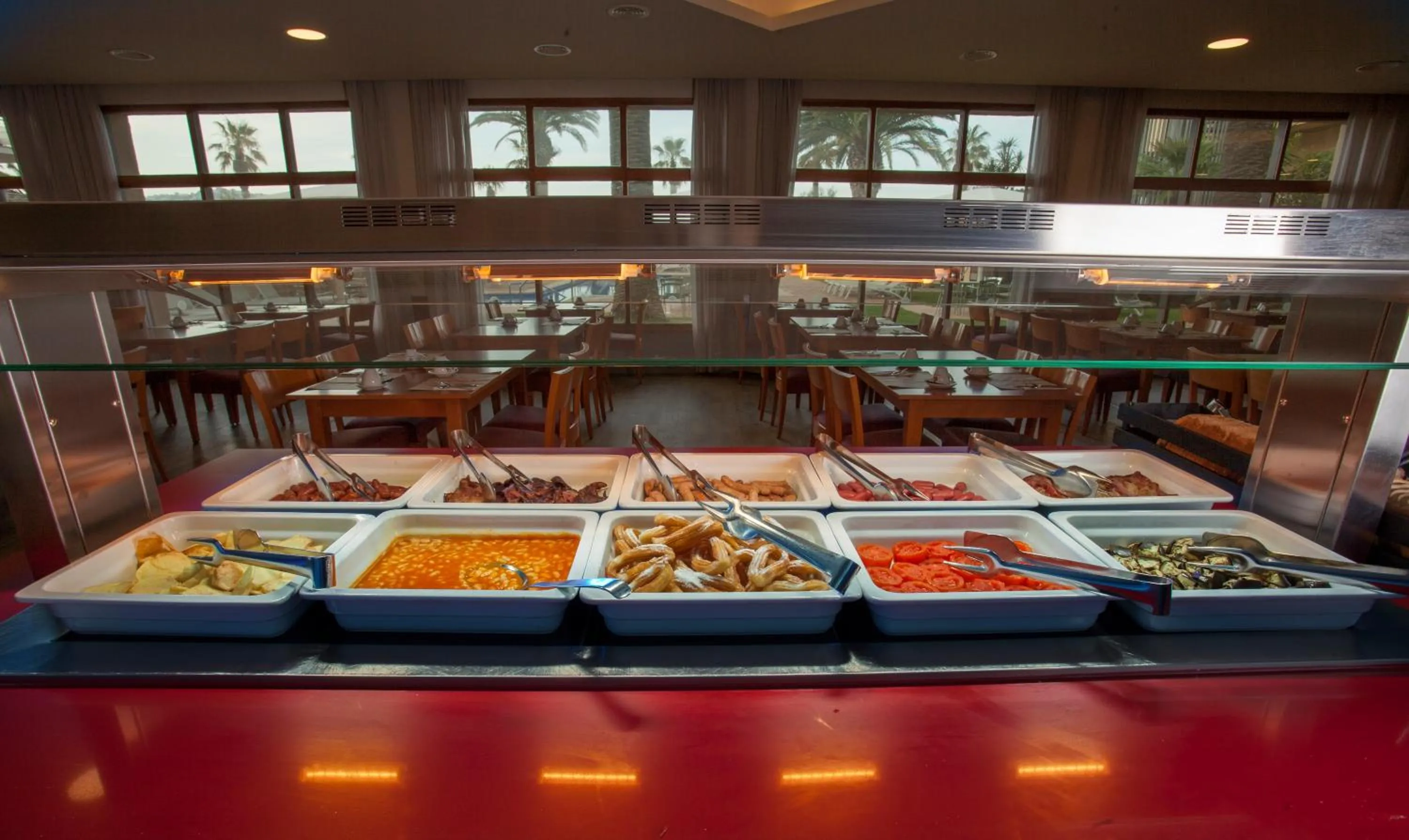 Food and drinks in Hotel Monterrey Roses by Pierre & Vacances