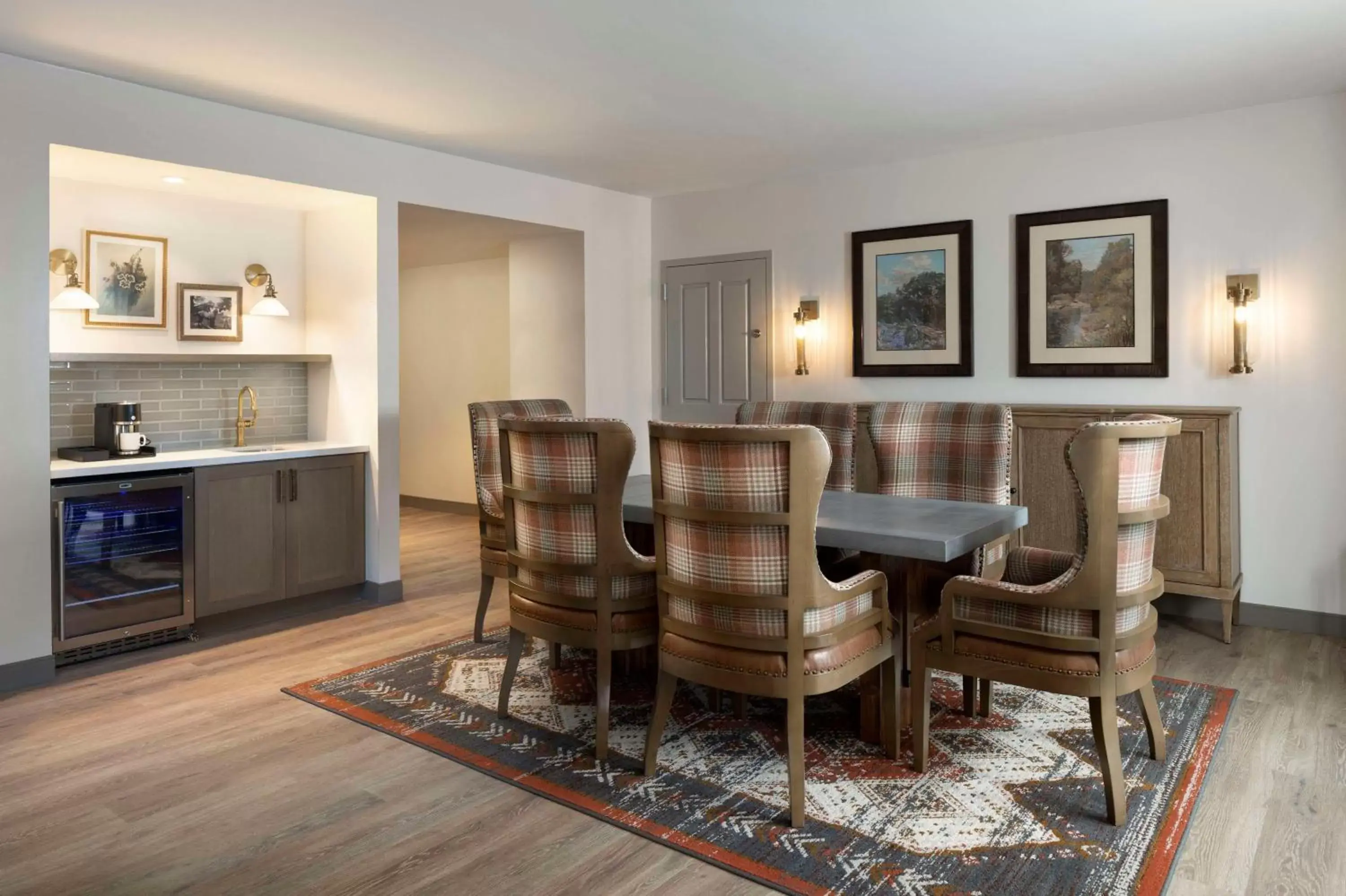 Photo of the whole room, Dining Area in Hyatt Regency Hill Country Resort & Spa