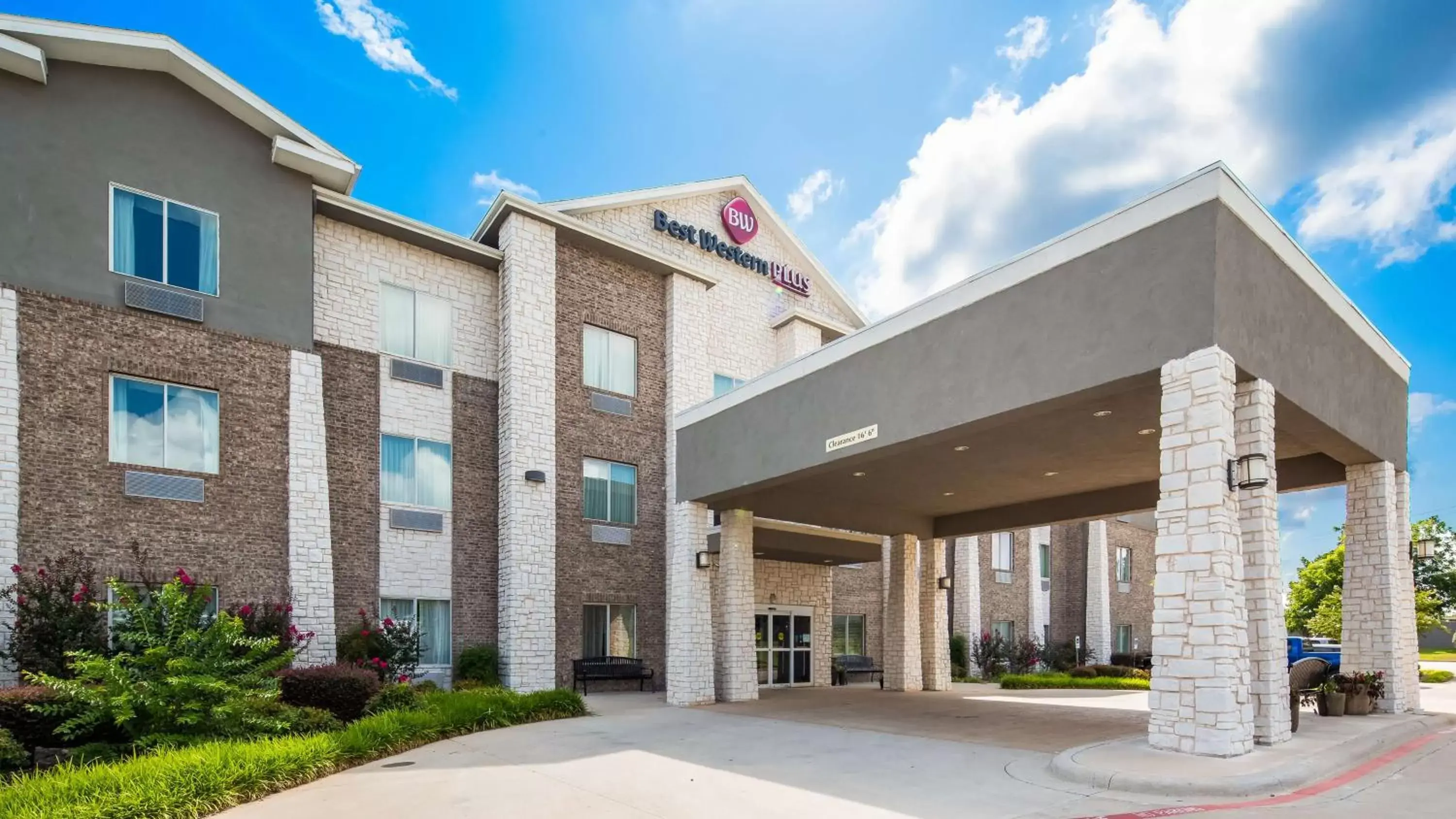 Property Building in Best Western Plus Sand Bass Inn and Suites