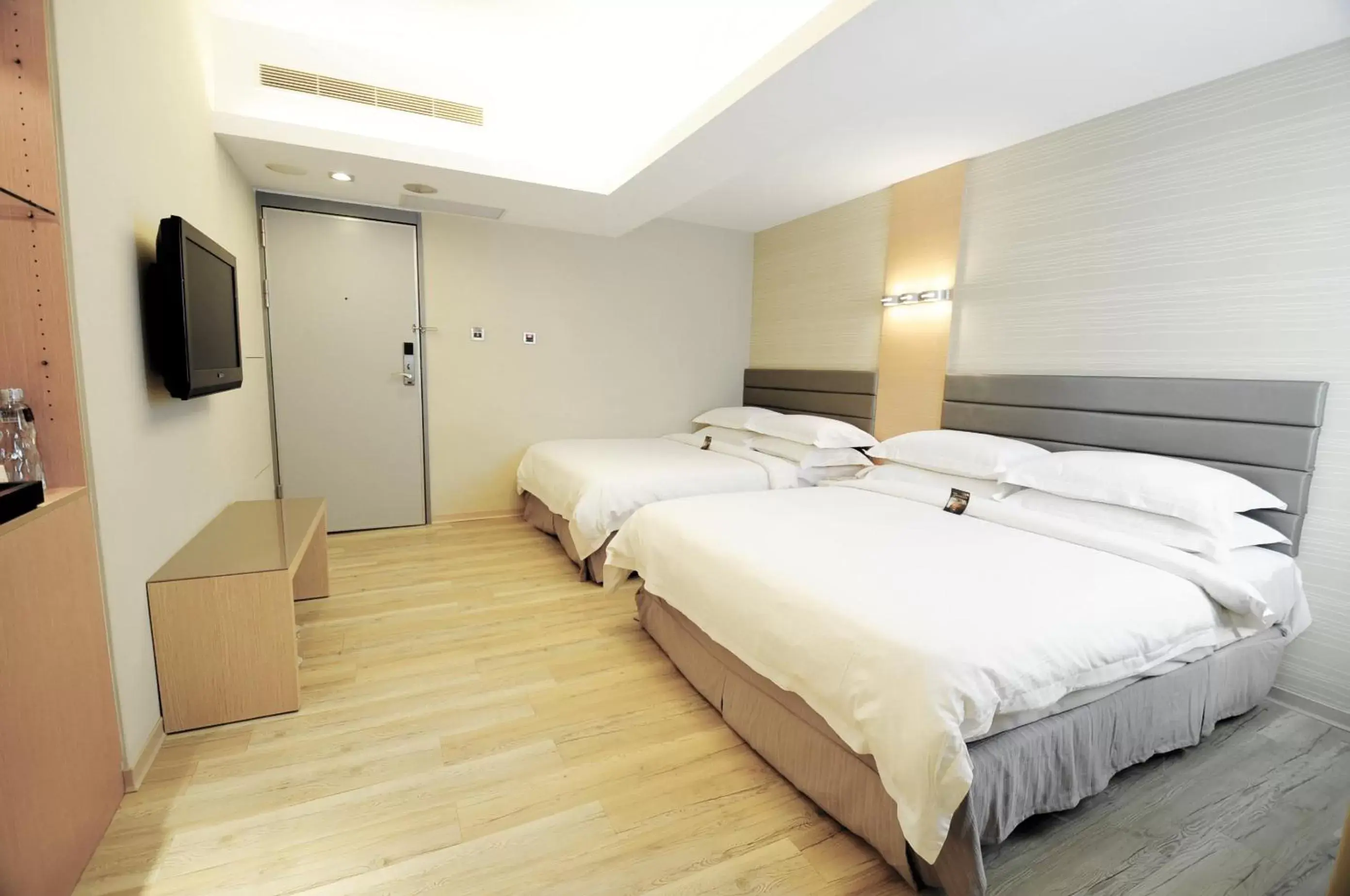 bunk bed, Bed in The Riverside Hotel Esthetics