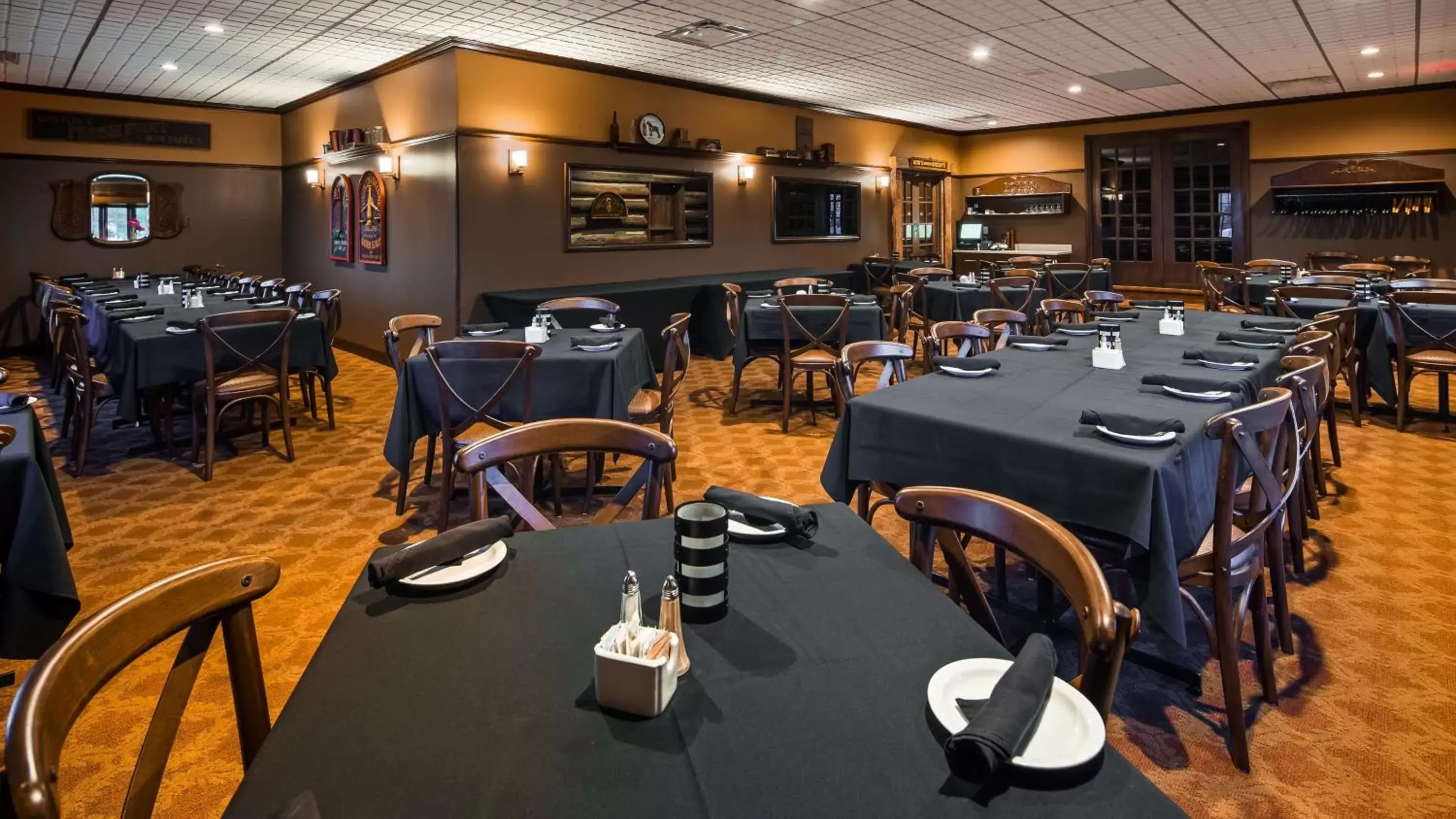 Restaurant/Places to Eat in Best Western Parkway Inn & Conference Centre