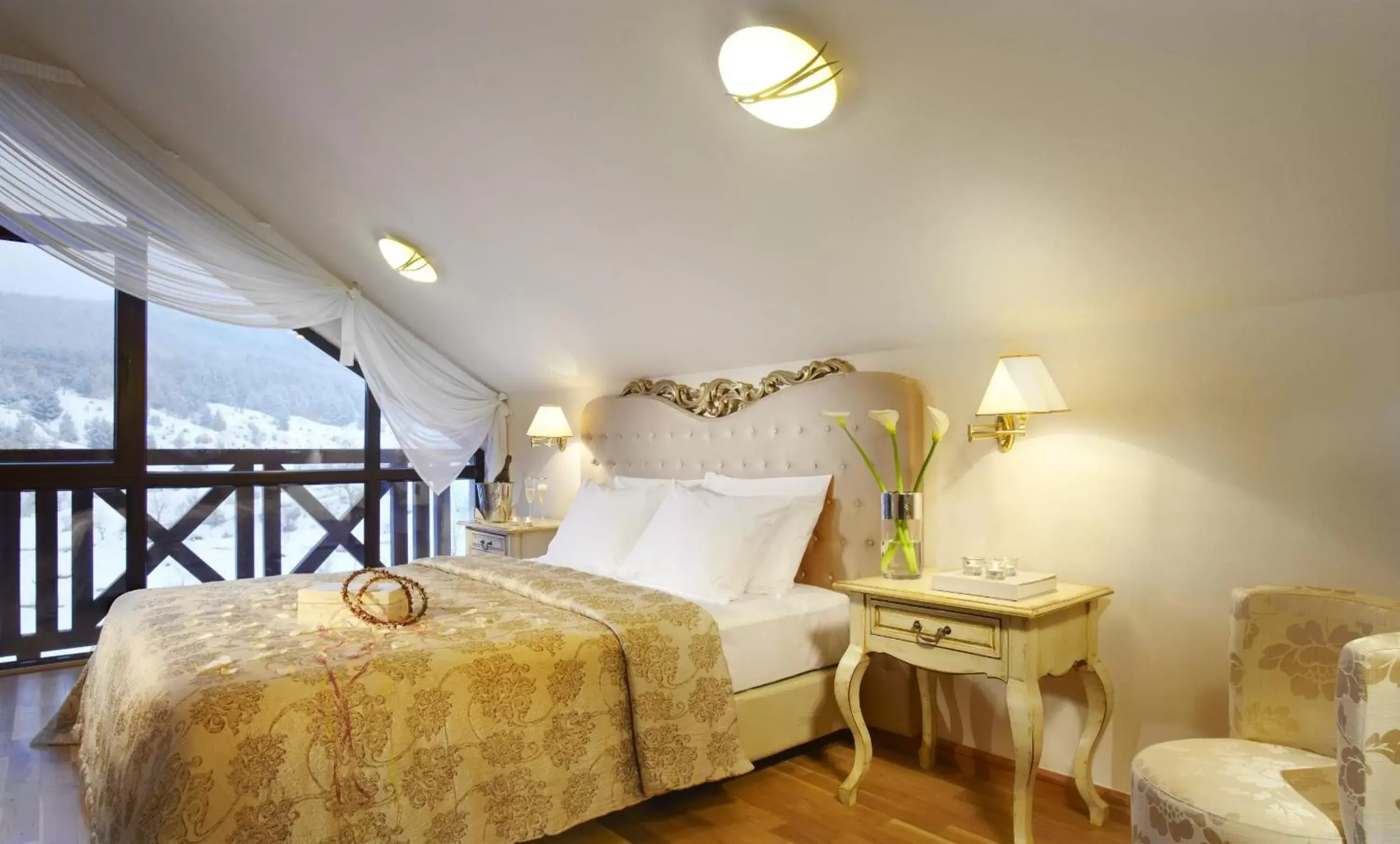 Photo of the whole room, Bed in Premier Luxury Mountain Resort
