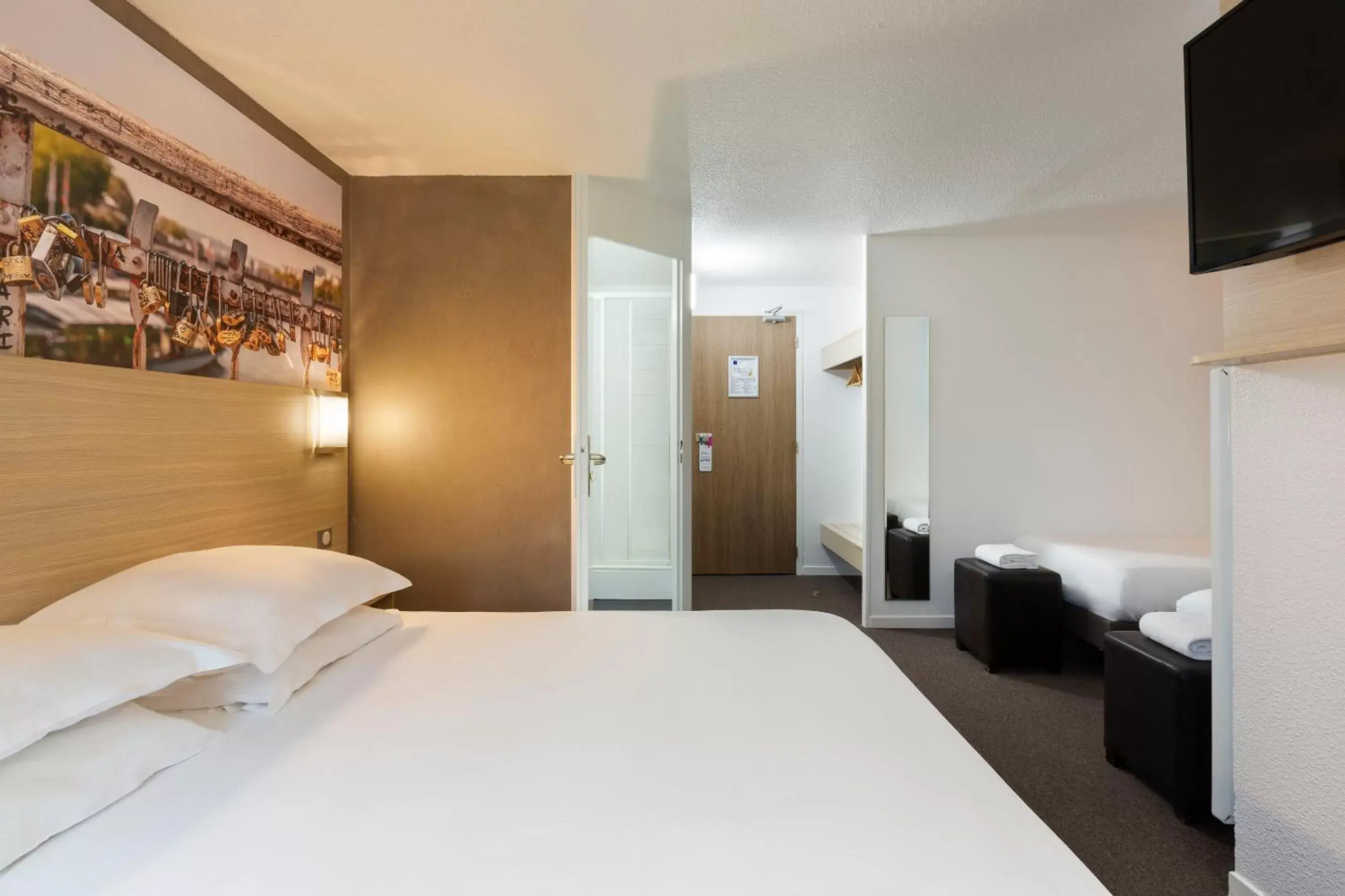 Bedroom, Bed in B&B HOTEL Marne-la-Vallée Chelles