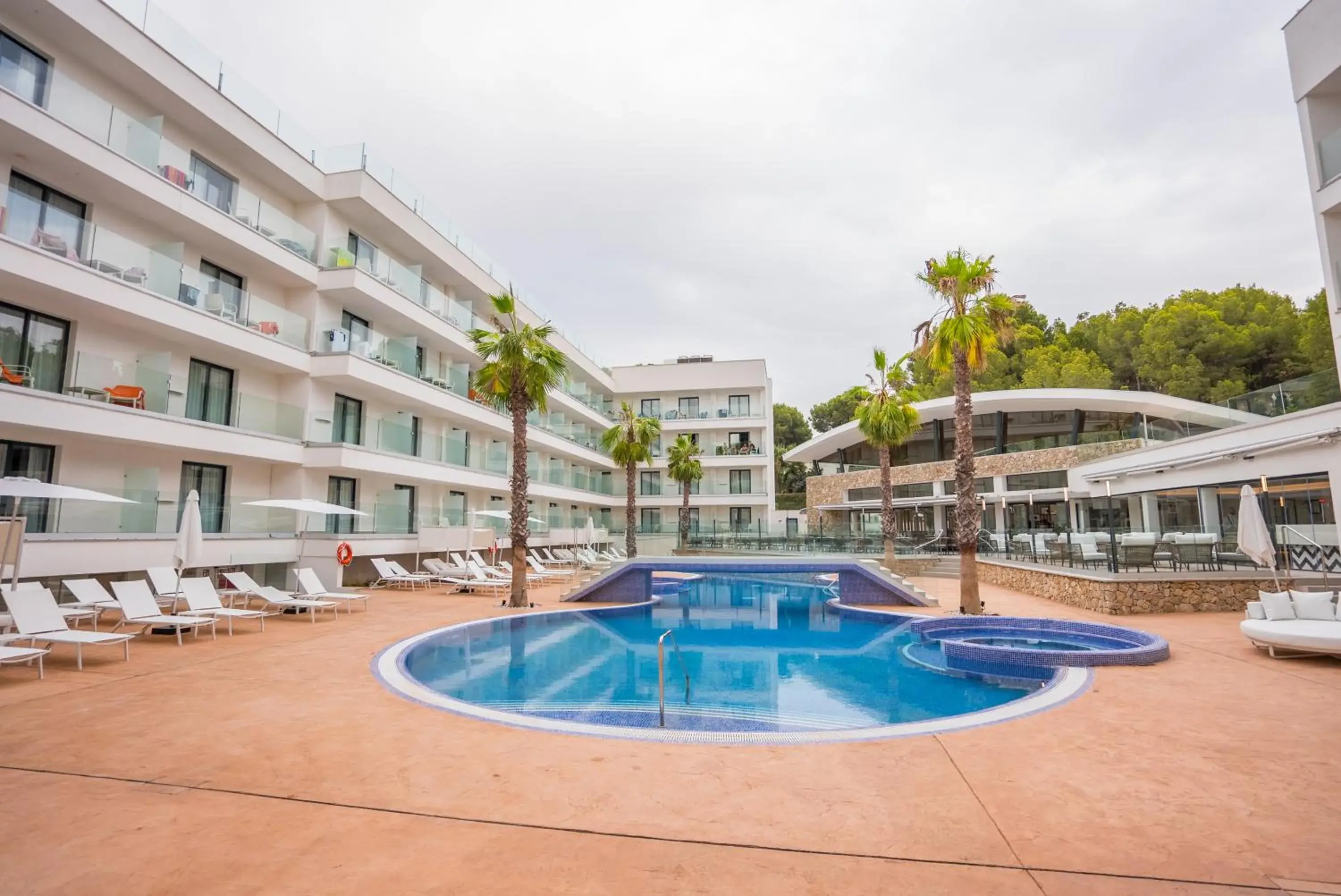 Pool view, Swimming Pool in Hotel Morlans Suites