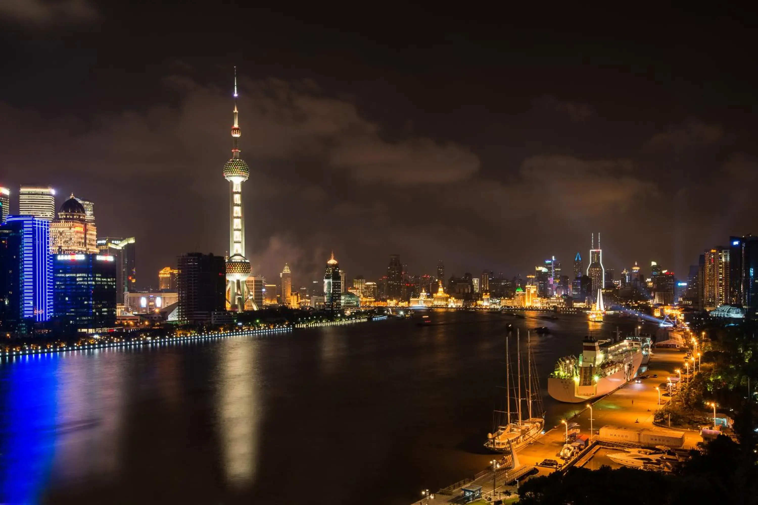 River view in Banyantree Shanghai On the Bund - Tales rooftop bar boasts a jaw-dropping panoramic vista River view in Banyantree Shanghai On the Bund - Tales rooftop bar boasts a jaw-dropping panoramic vista