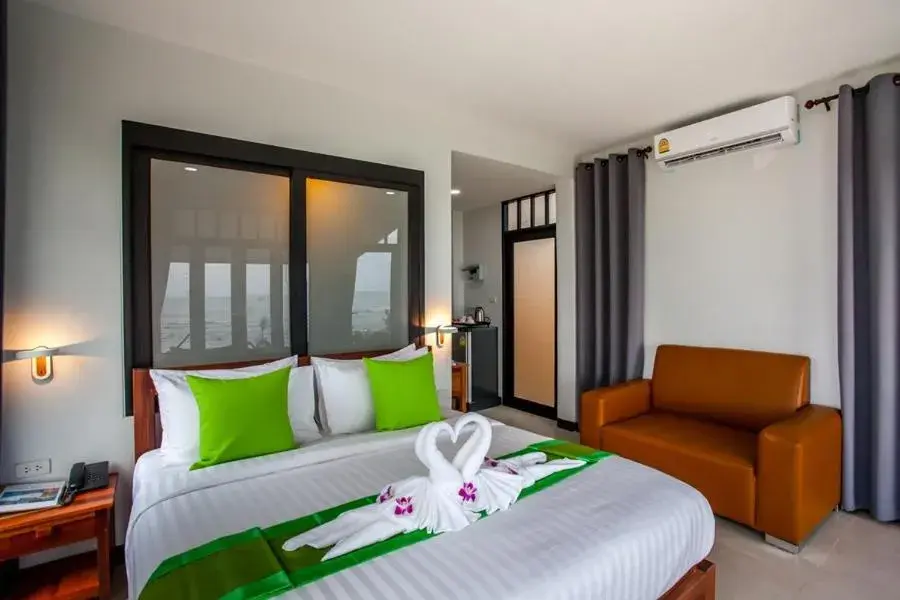 Bed in Lanta Corner Resort