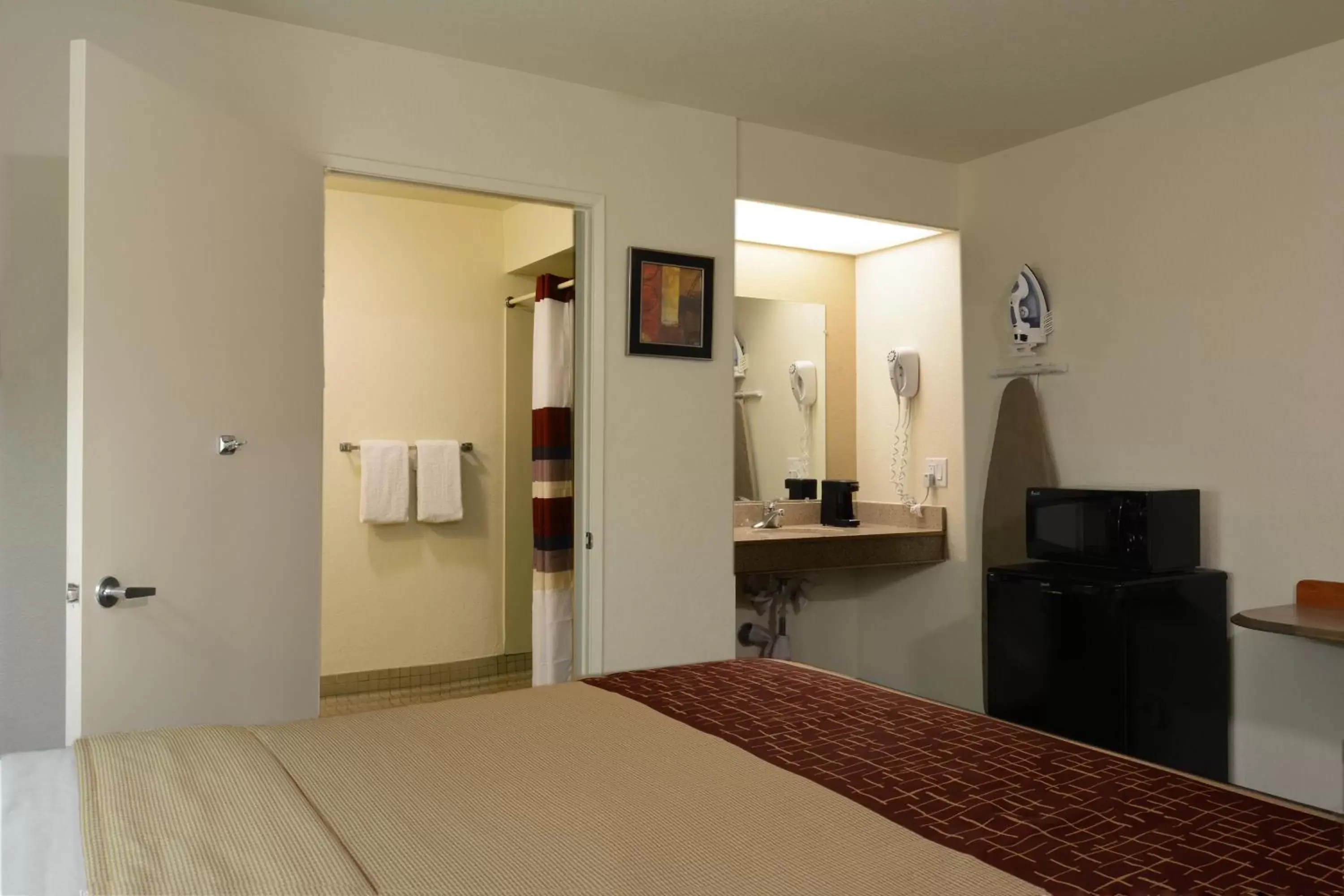 Photo of the whole room, Room Photo in Red Roof Inn San Dimas - Fairplex