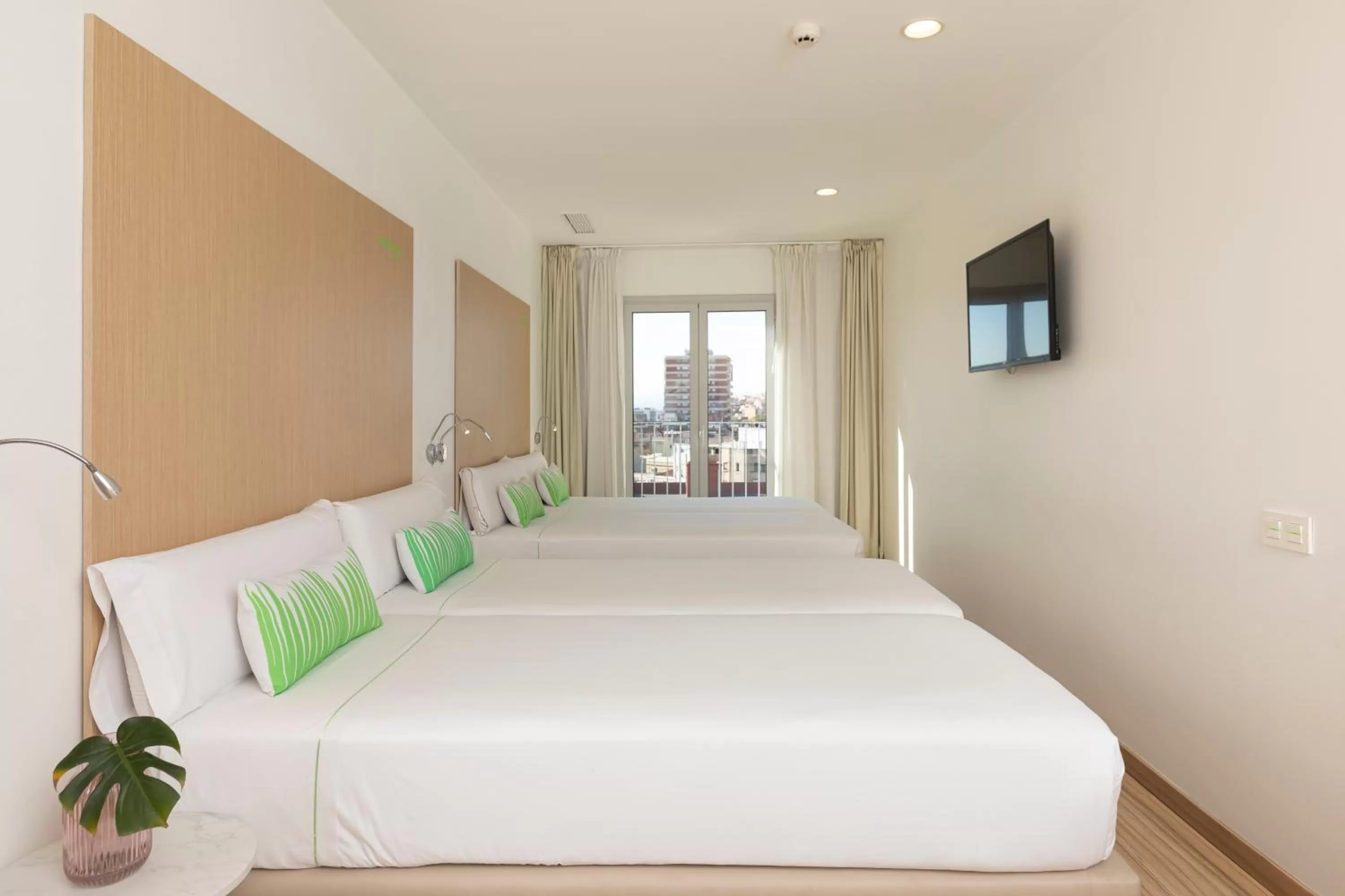 Property building, Bed in SmartRoom Barcelona