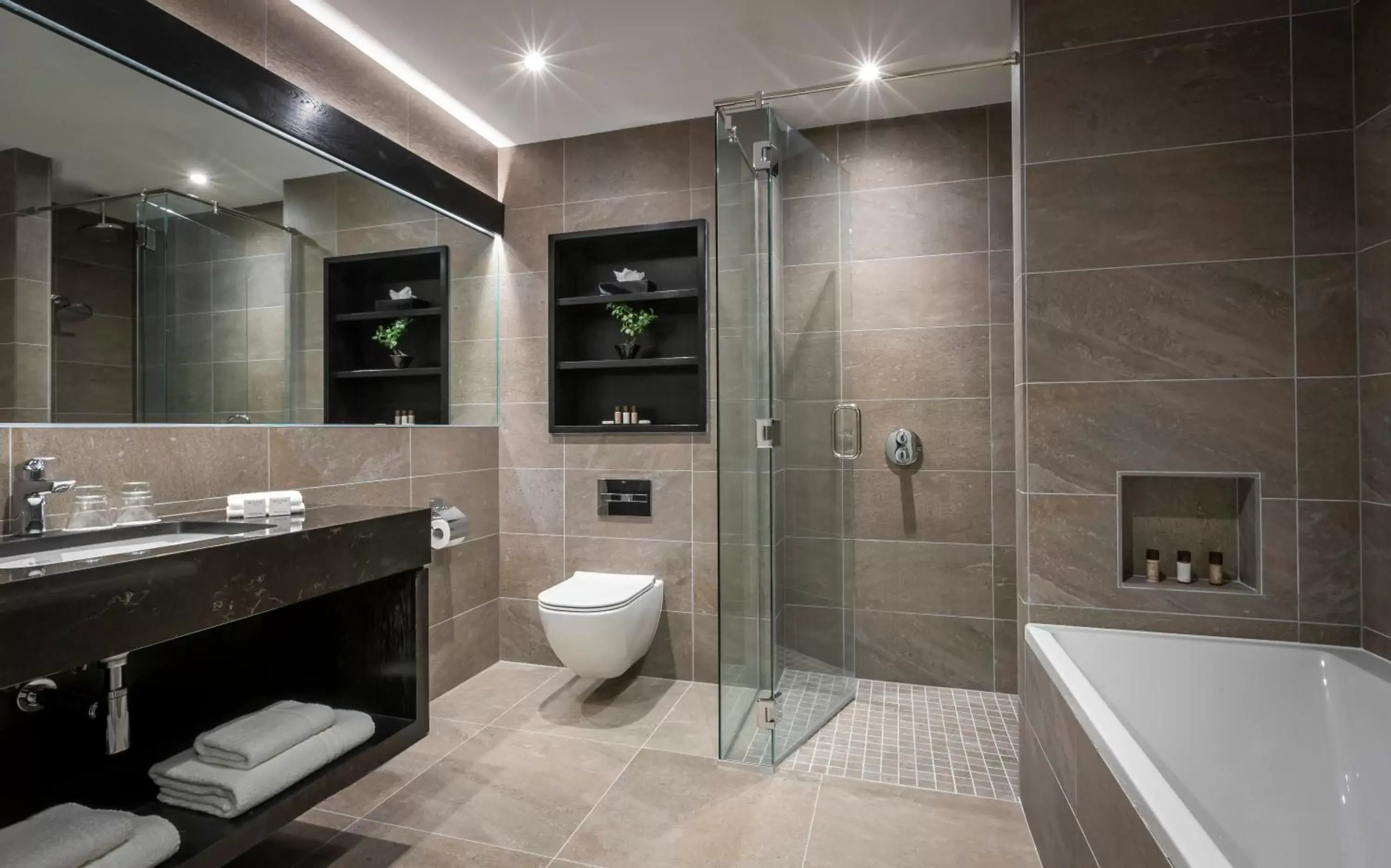 Shower, Bathroom in Dingle Skellig Hotel