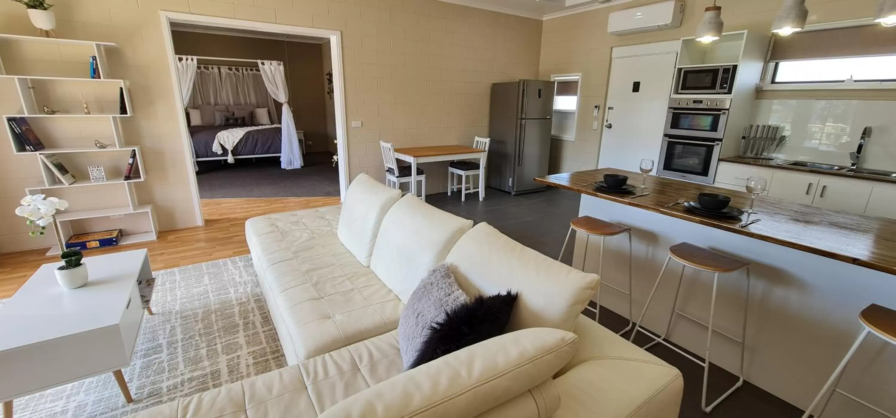 Seating Area in Comfort Inn & Suites King Avenue