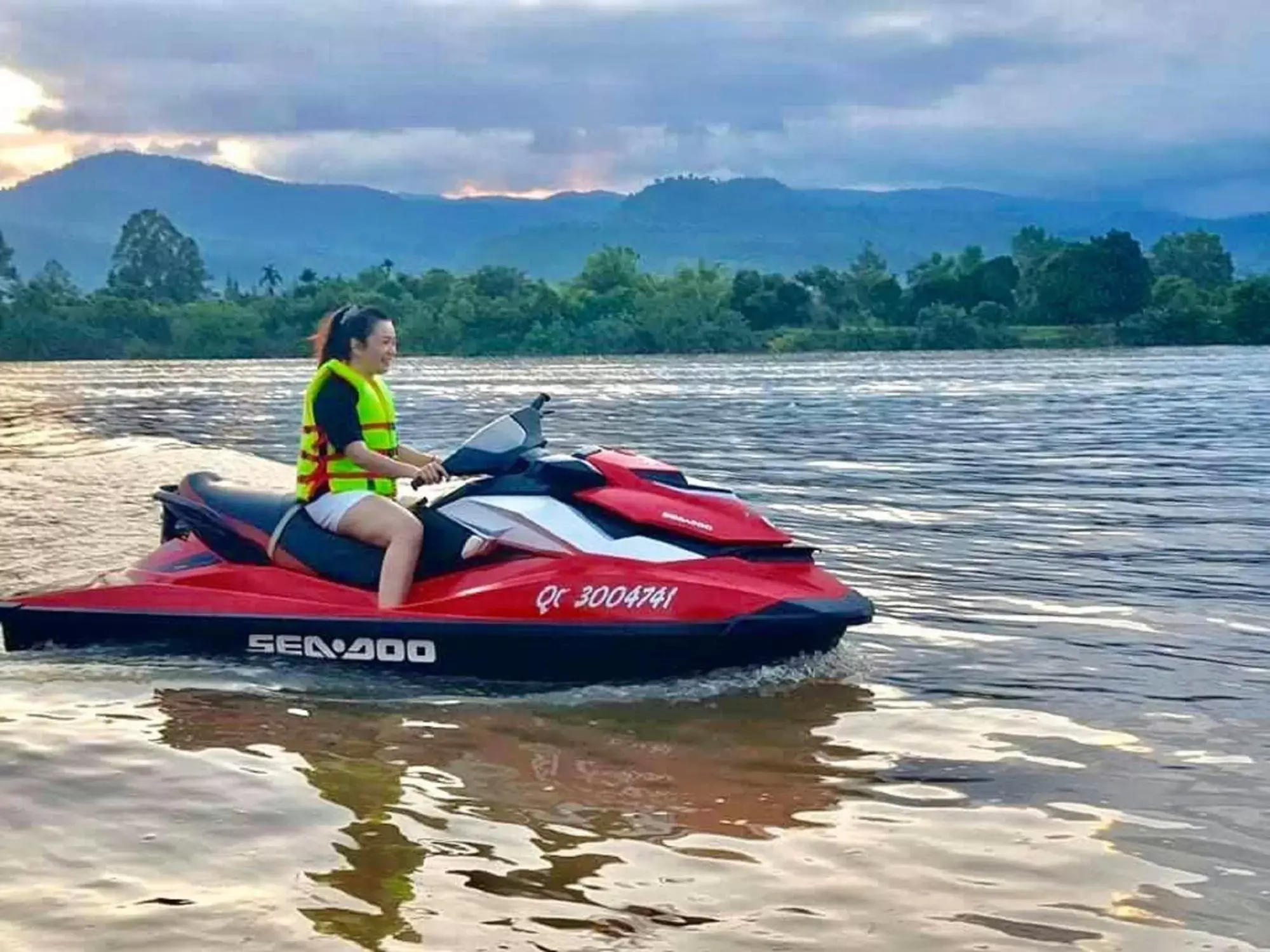 Activities, Canoeing in The B Resort