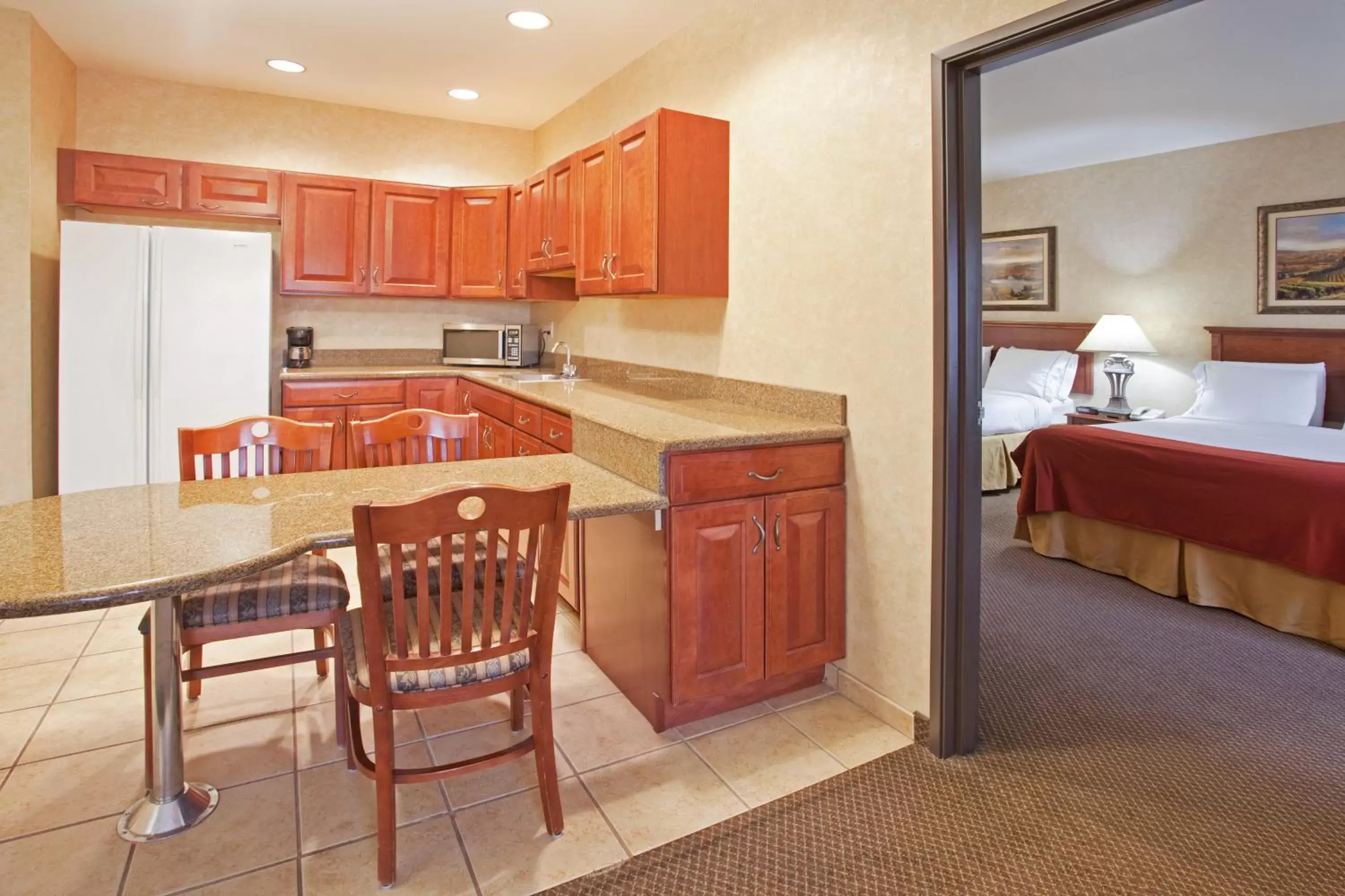 Kitchen/Kitchenette in Holiday Inn Express Hotel & Suites Barstow, an IHG Hotel