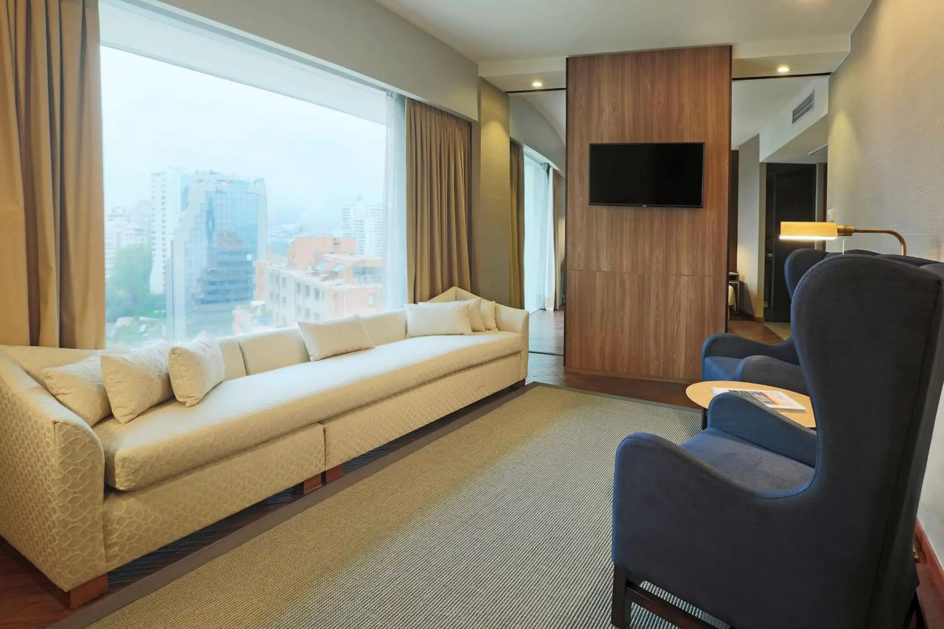 Living room, Seating Area in DoubleTree by Hilton Santiago Kennedy, Chile