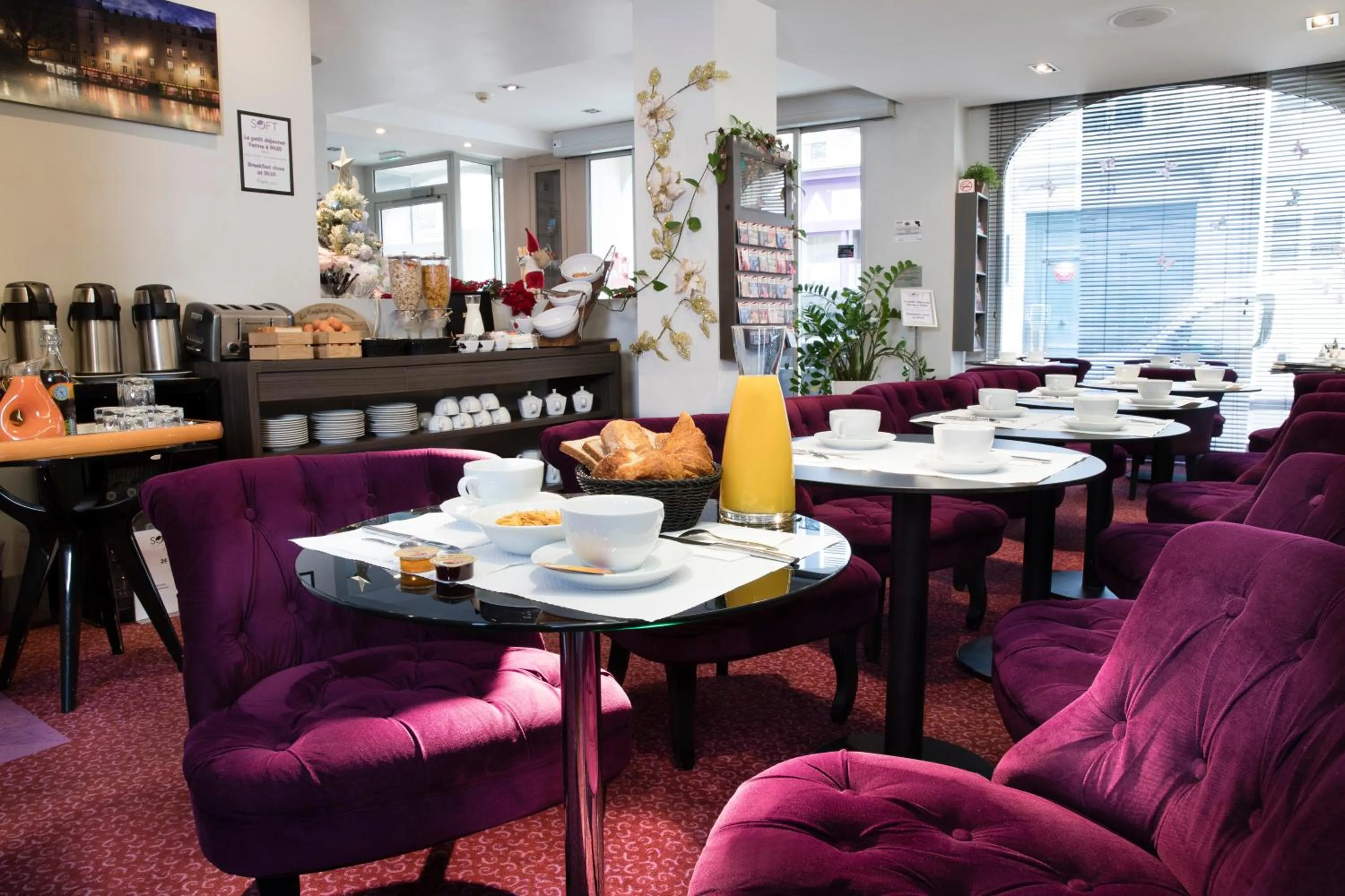 Buffet breakfast in Hôtel Soft