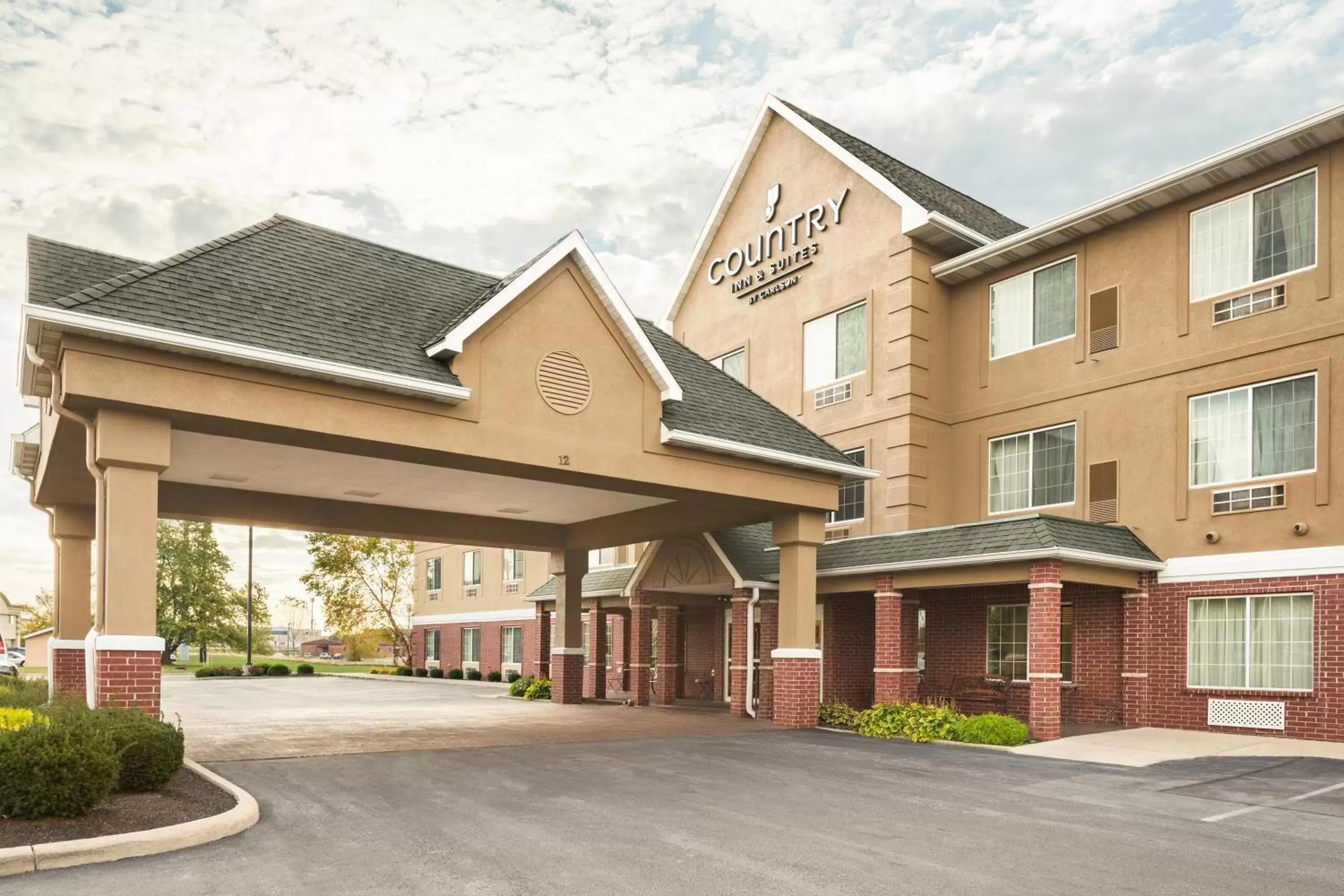 Facade/entrance, Property Building in Country Inn & Suites by Radisson, Lima, OH