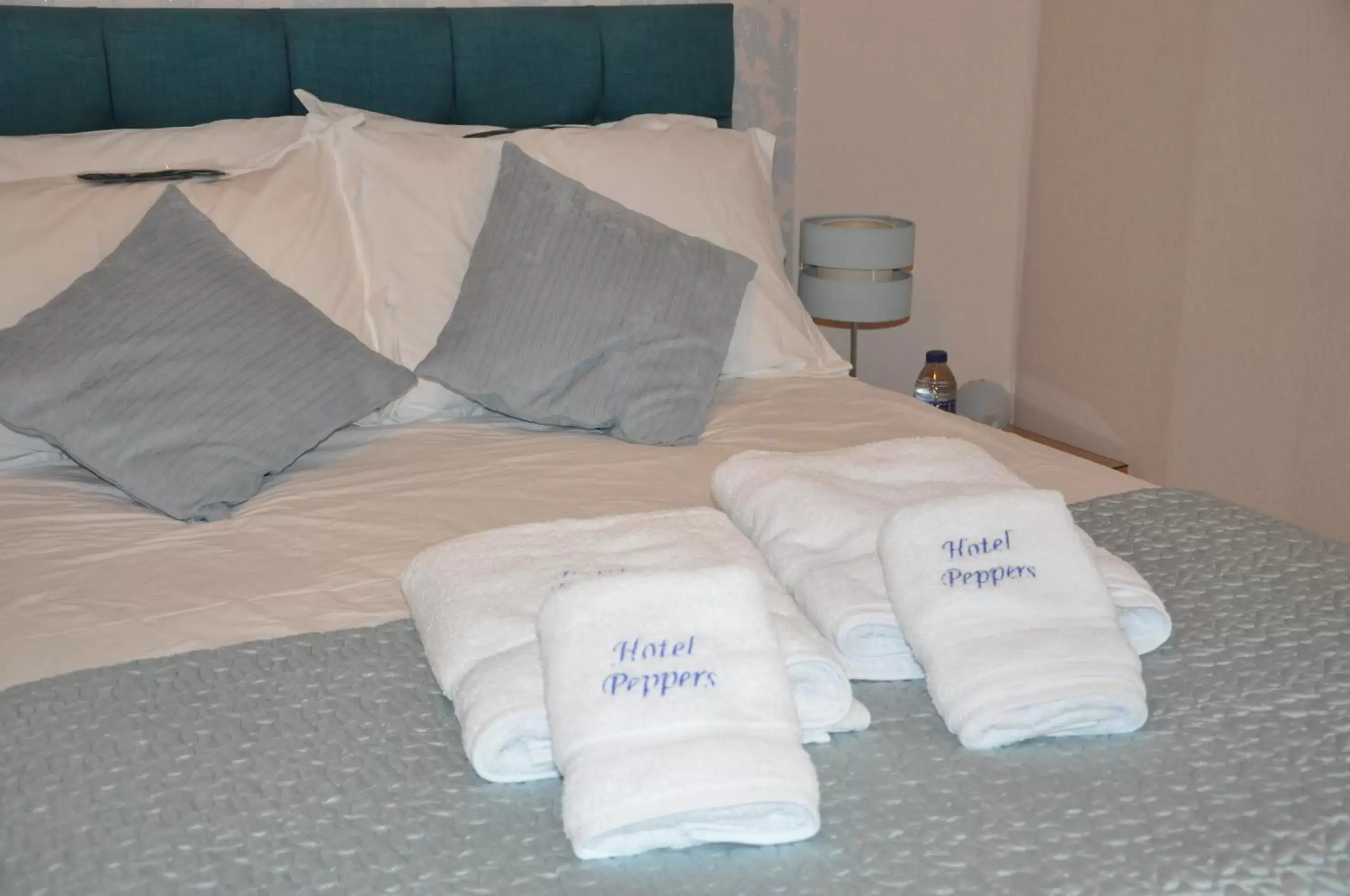 Bedroom, Bed in Hotel Peppers