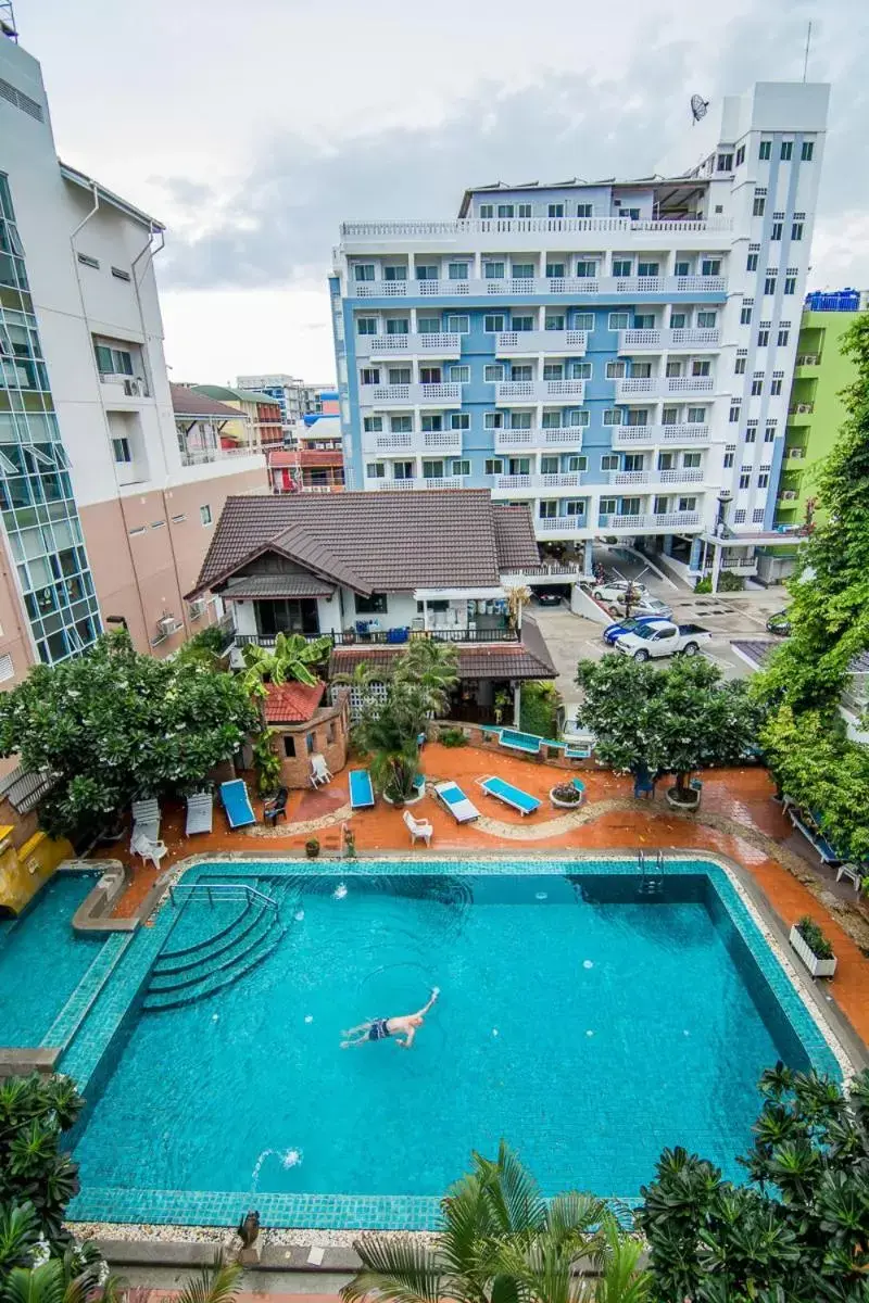 Swimming pool, Pool View in Sutus Court 1
