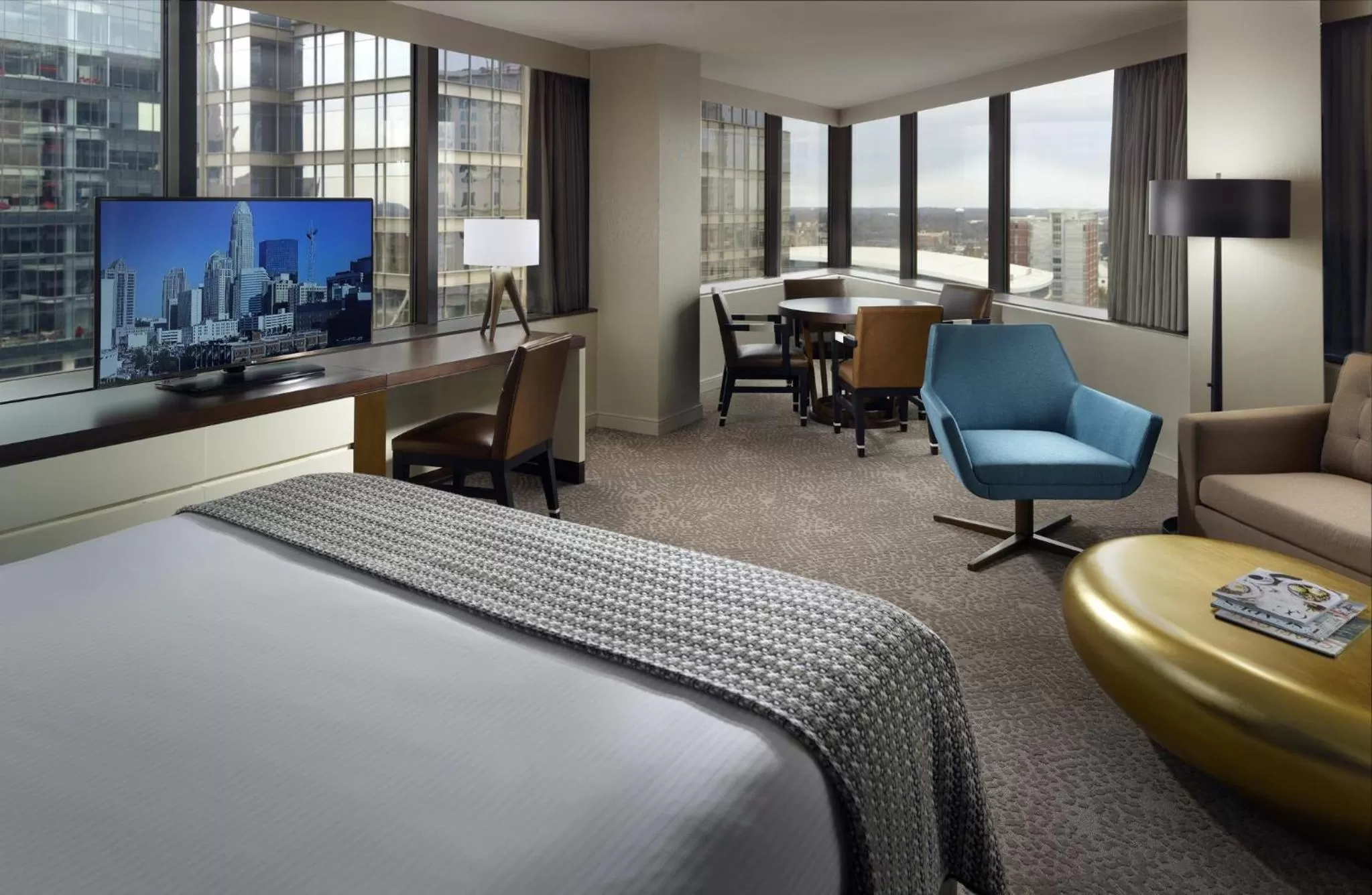 Photo of the whole room, Bed in Omni Charlotte Hotel