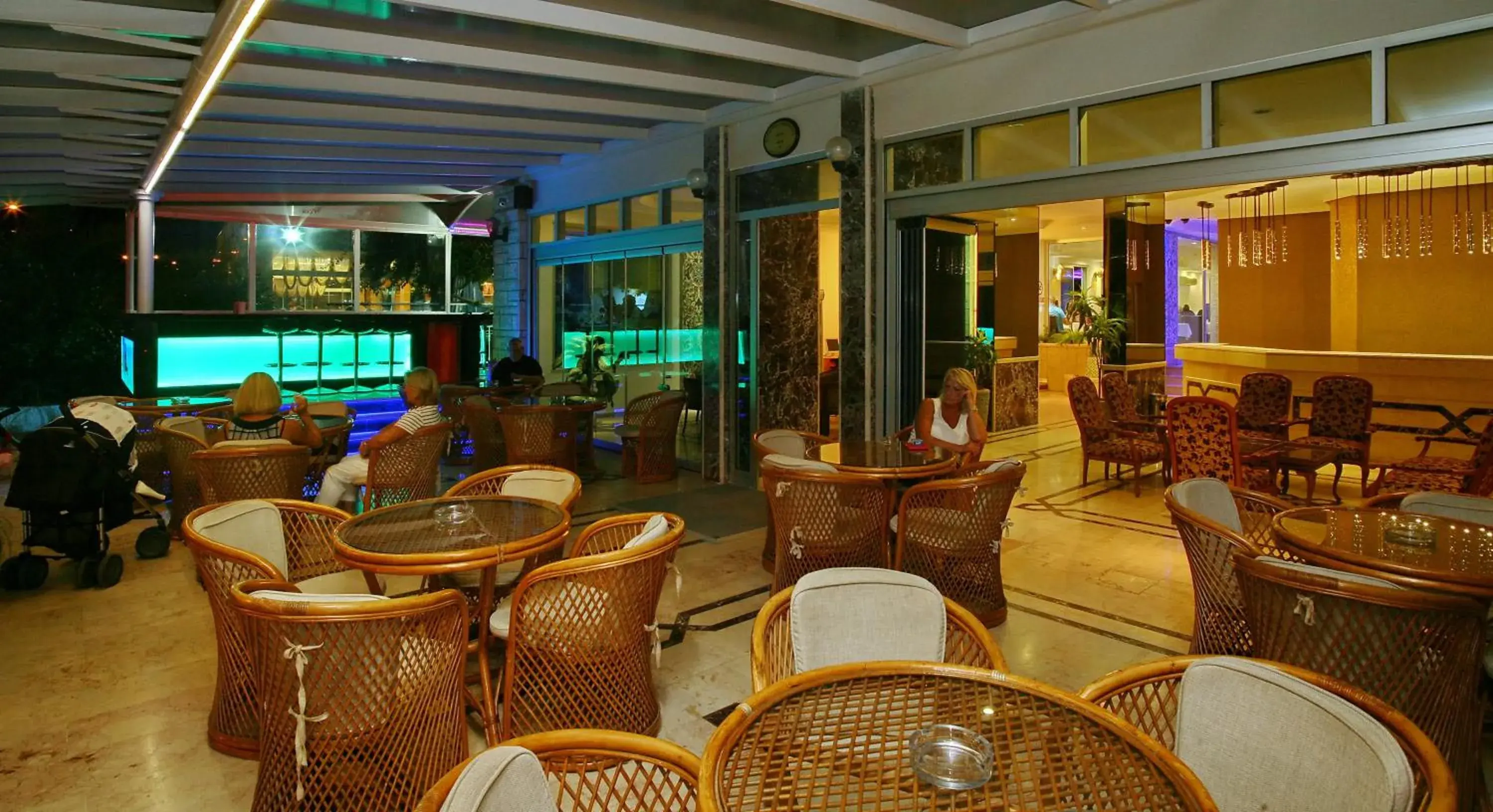 Lounge or bar, Restaurant/Places to Eat in Kleopatra Celine Hotel
