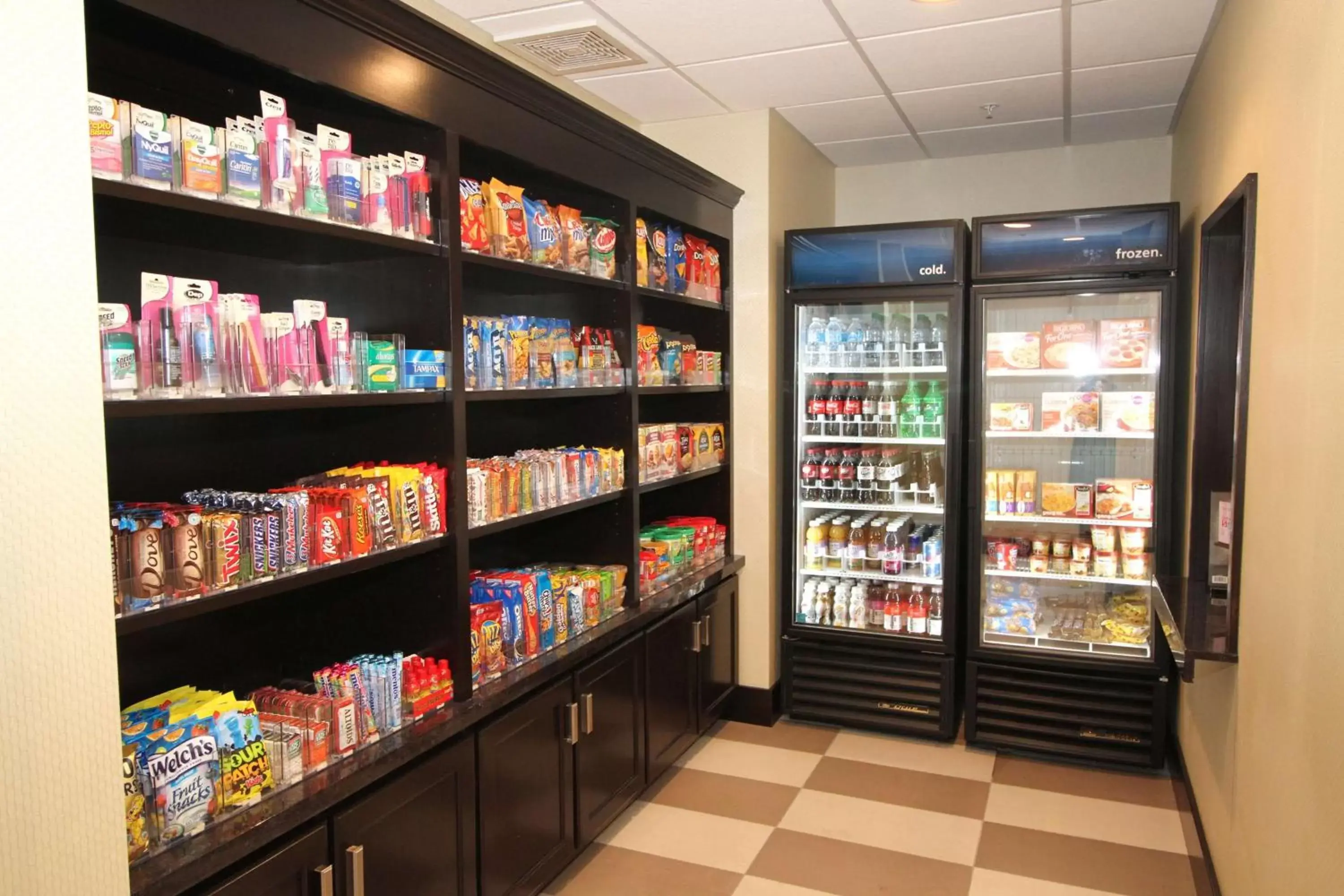 Restaurant/places to eat in Hampton Inn and Suites Sandusky/Milan Restaurant/places to eat in Hampton Inn and Suites Sandusky/Milan