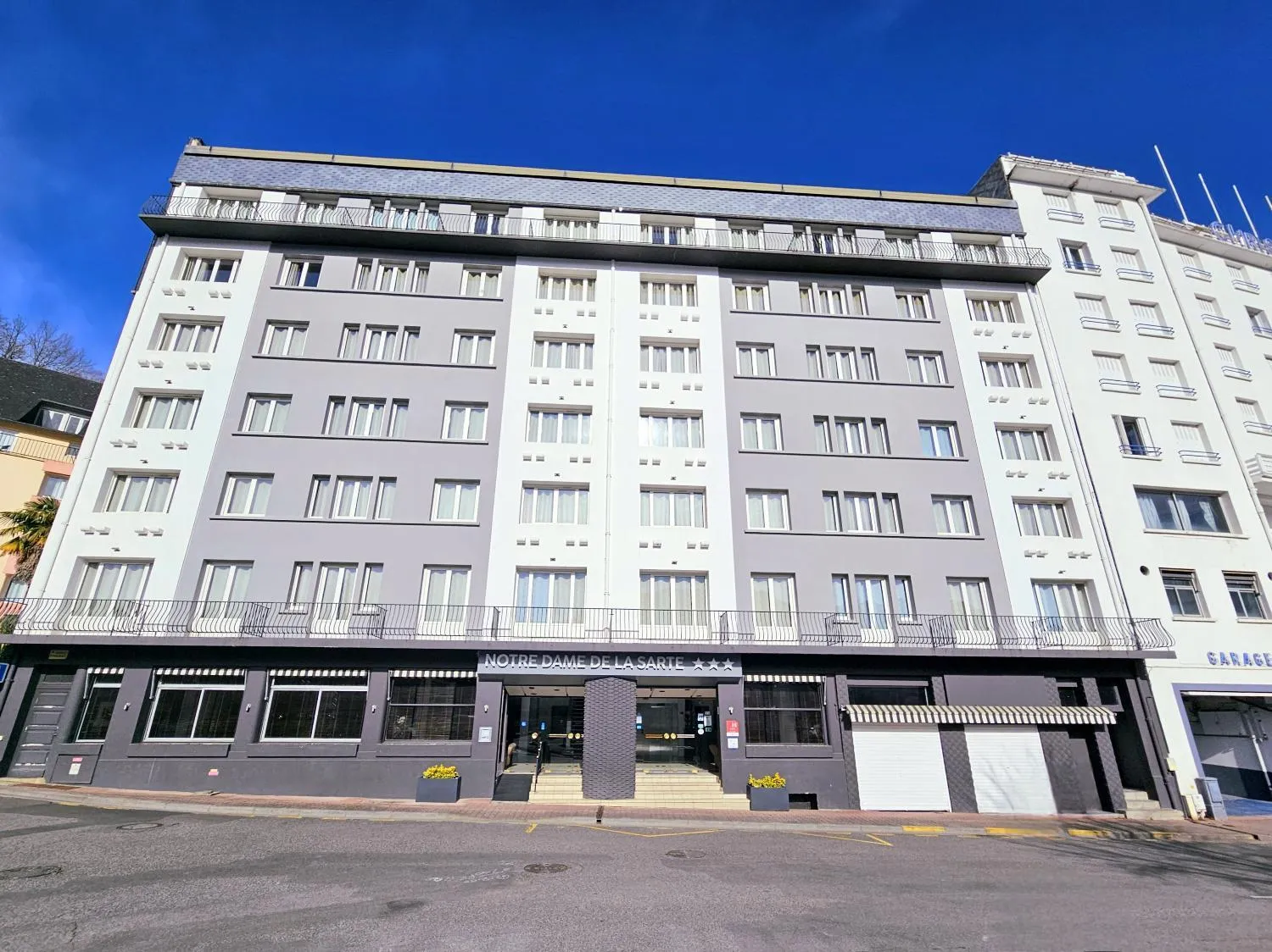 Property building in Adonis Lourdes - Notre Dame de la Sarte