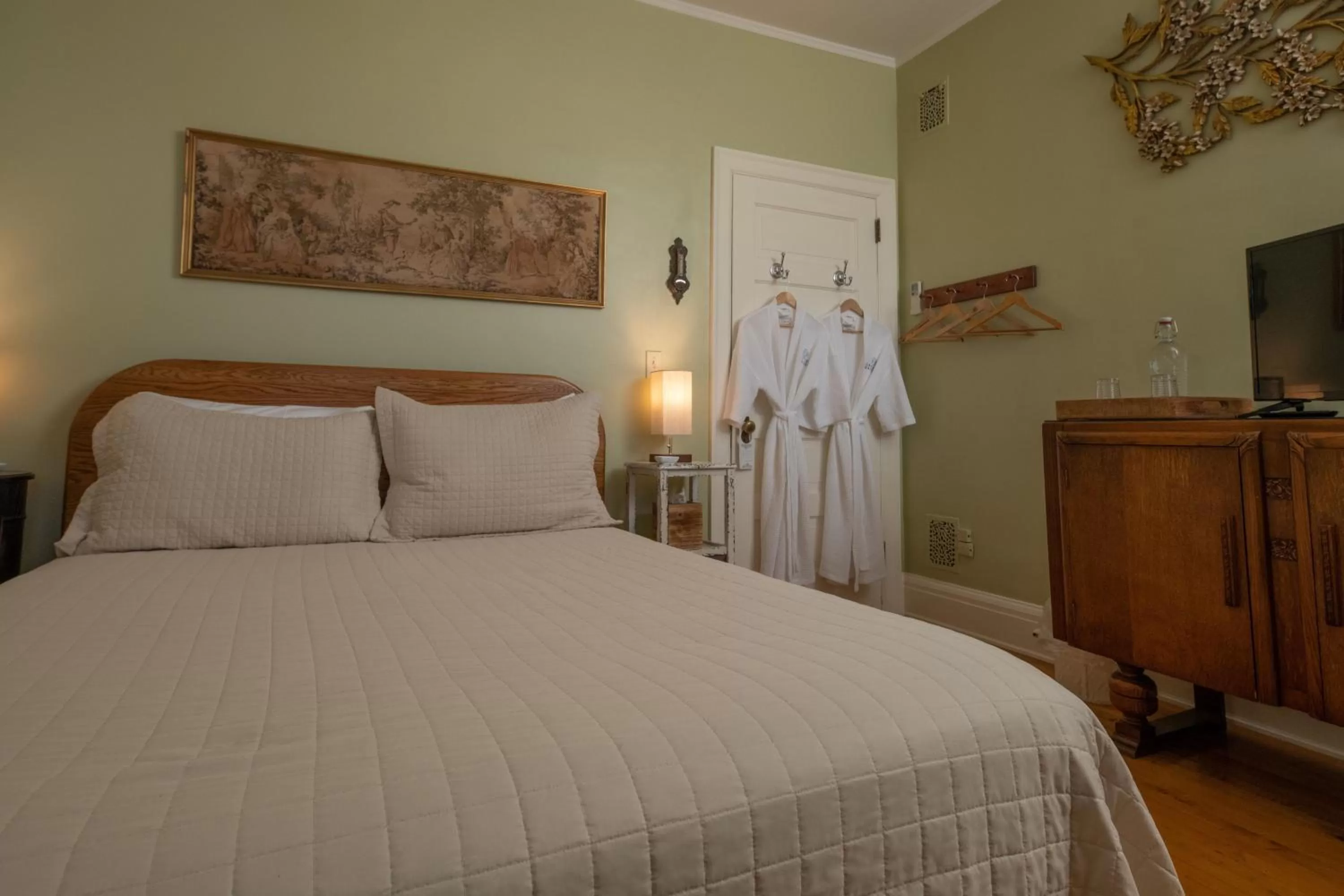 Bed in Cartier Mansion