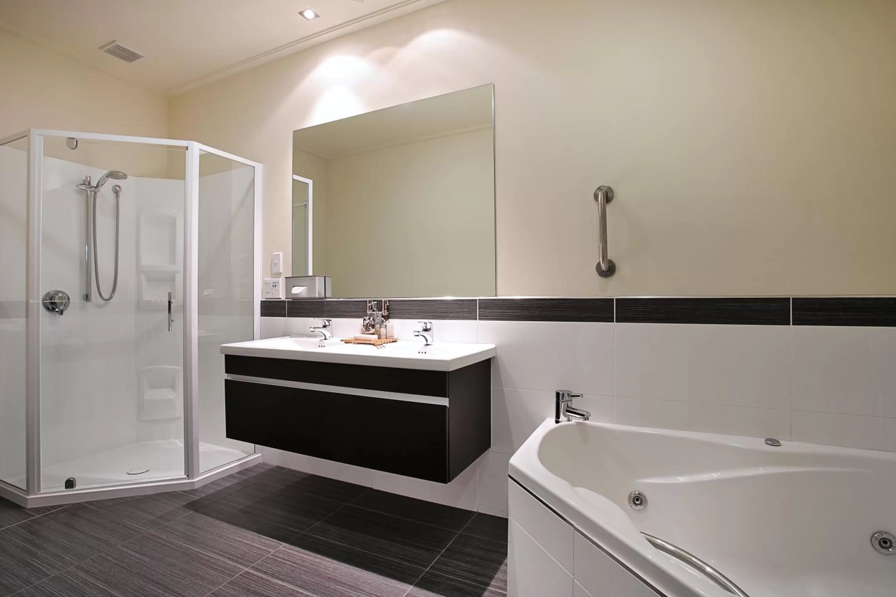 Bathroom in Kelvin Hotel