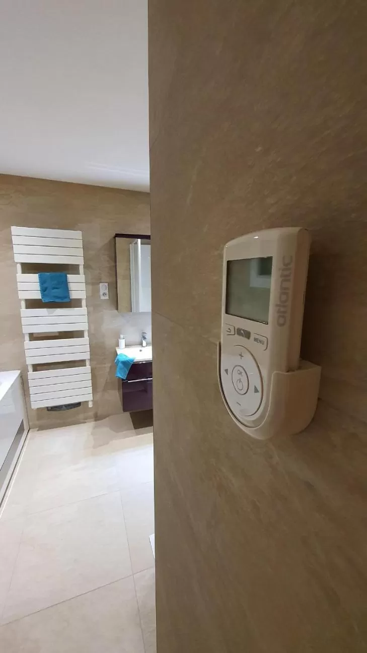 Bathroom in Chambre Balnéo à Chaumont (Maison Bonhage)