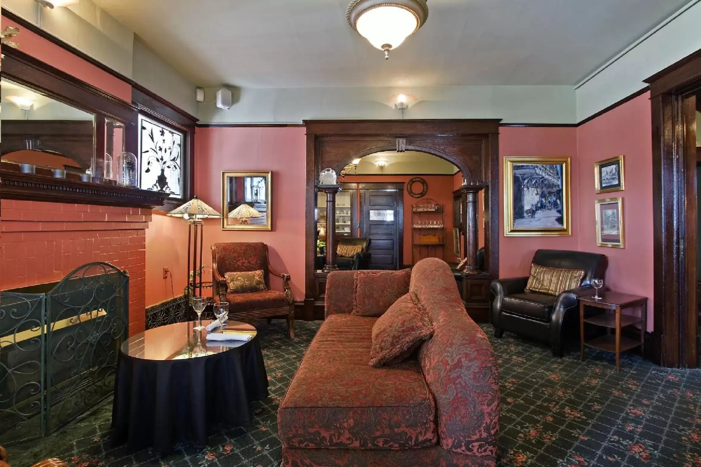 Living room in Greenbriar Inn