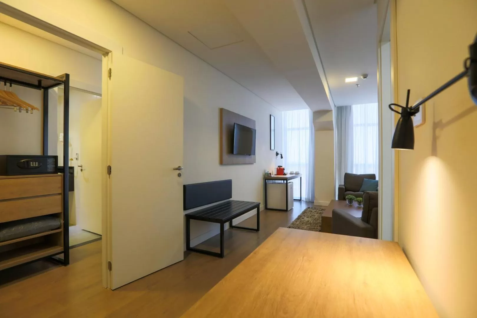 Living room, Bed in Transamerica Executive Maringá