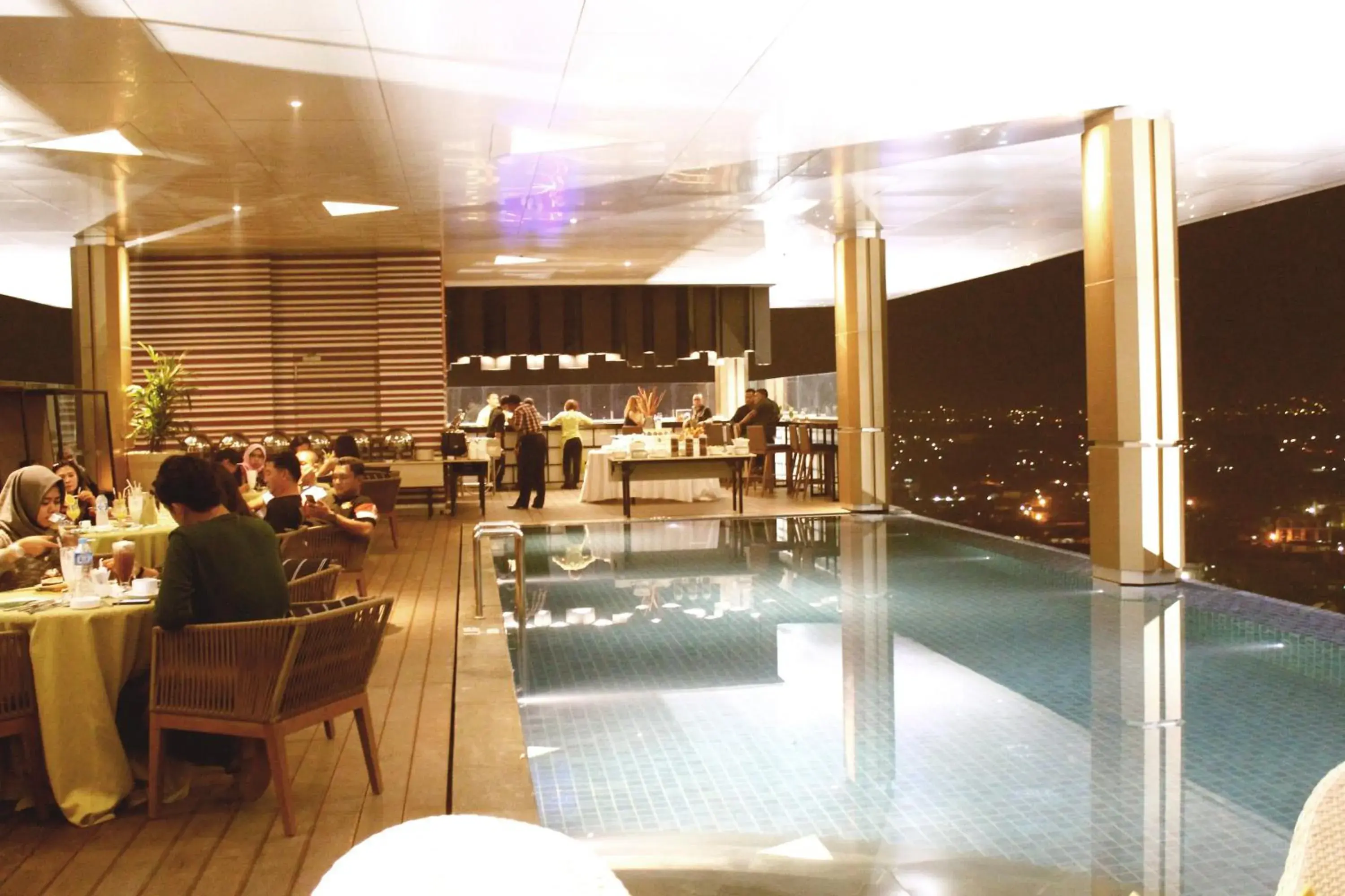 Swimming pool in FOX Hotel Pekanbaru Swimming pool in FOX Hotel Pekanbaru