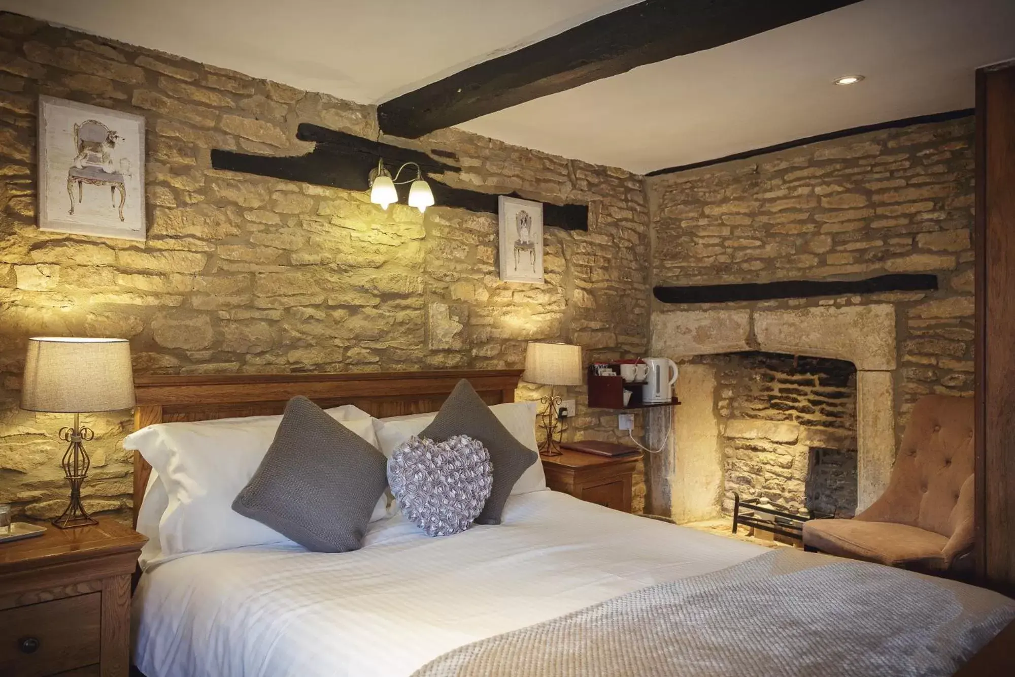 Photo of the whole room, Bed in The Lamb Inn