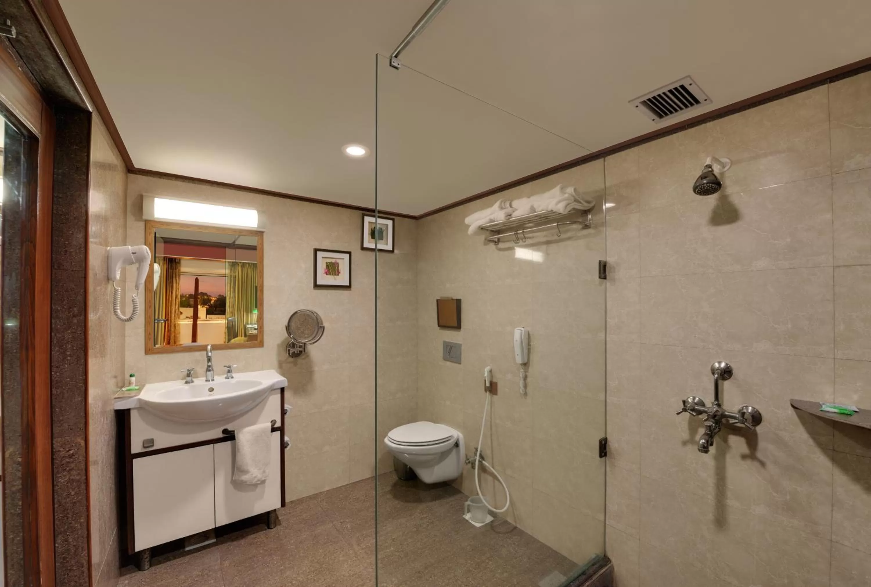 Bathroom in Hotel Amar