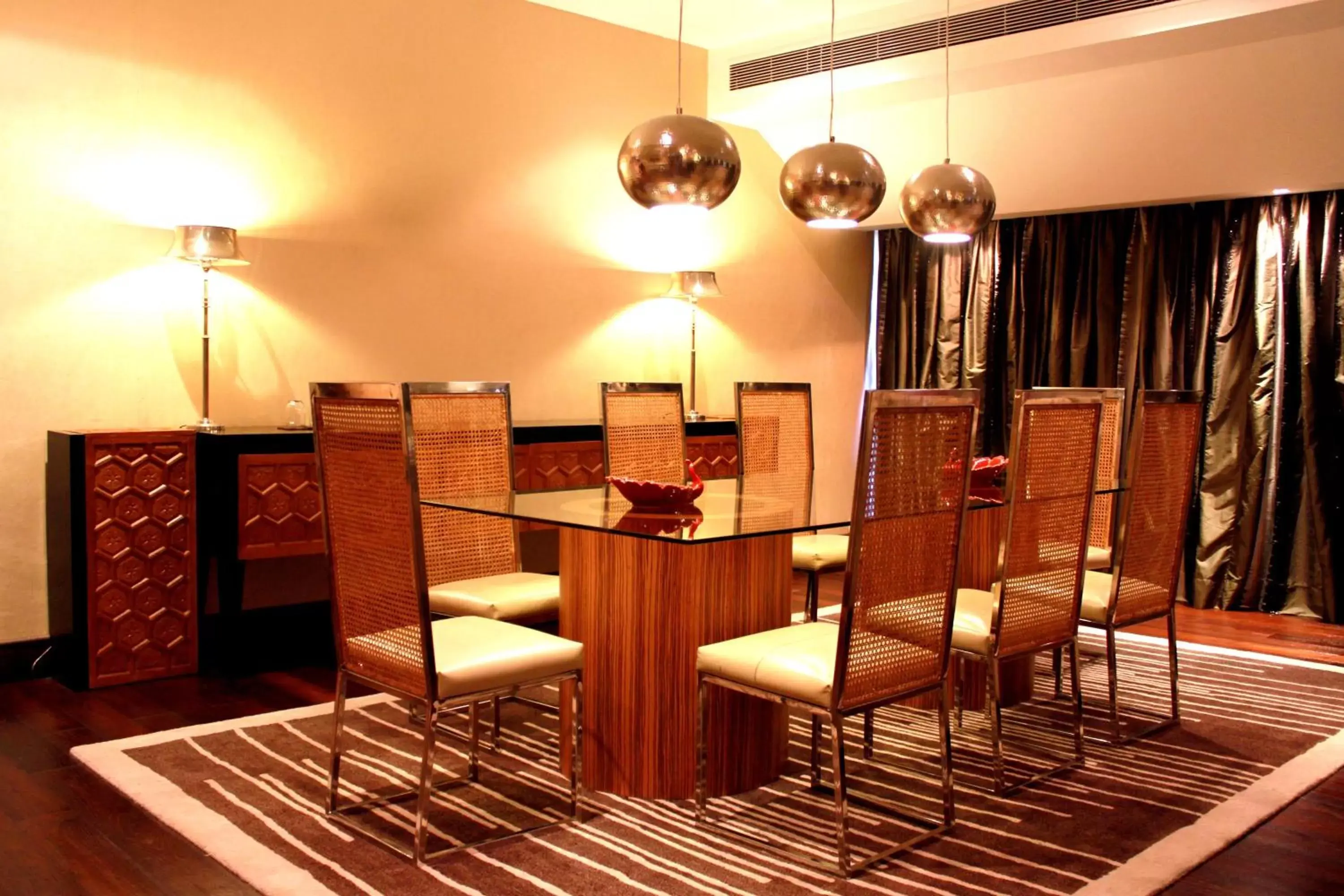 Dining area in Vivanta Dal View