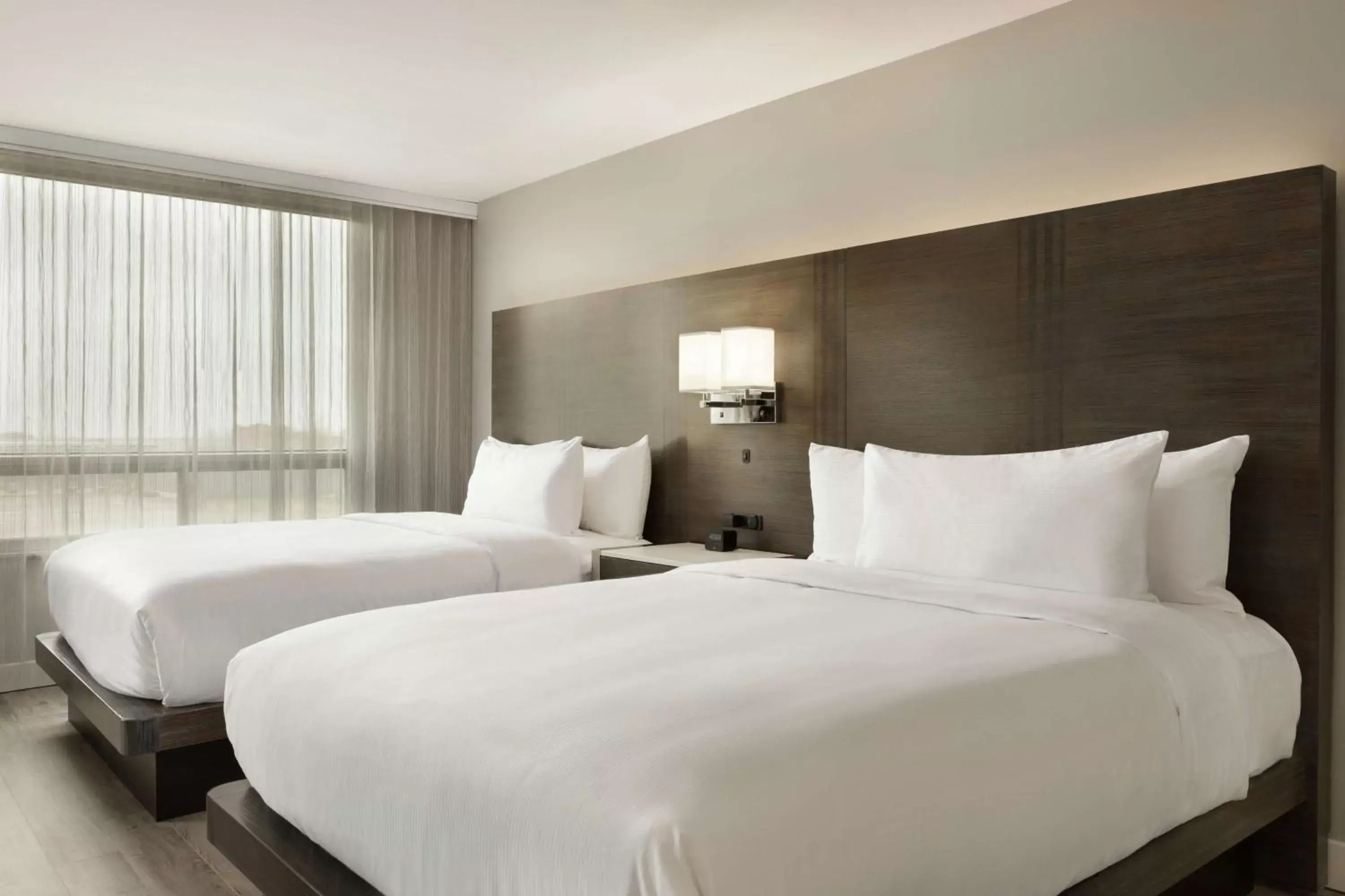 Bed in Embassy Suites By Hilton Montreal Airport