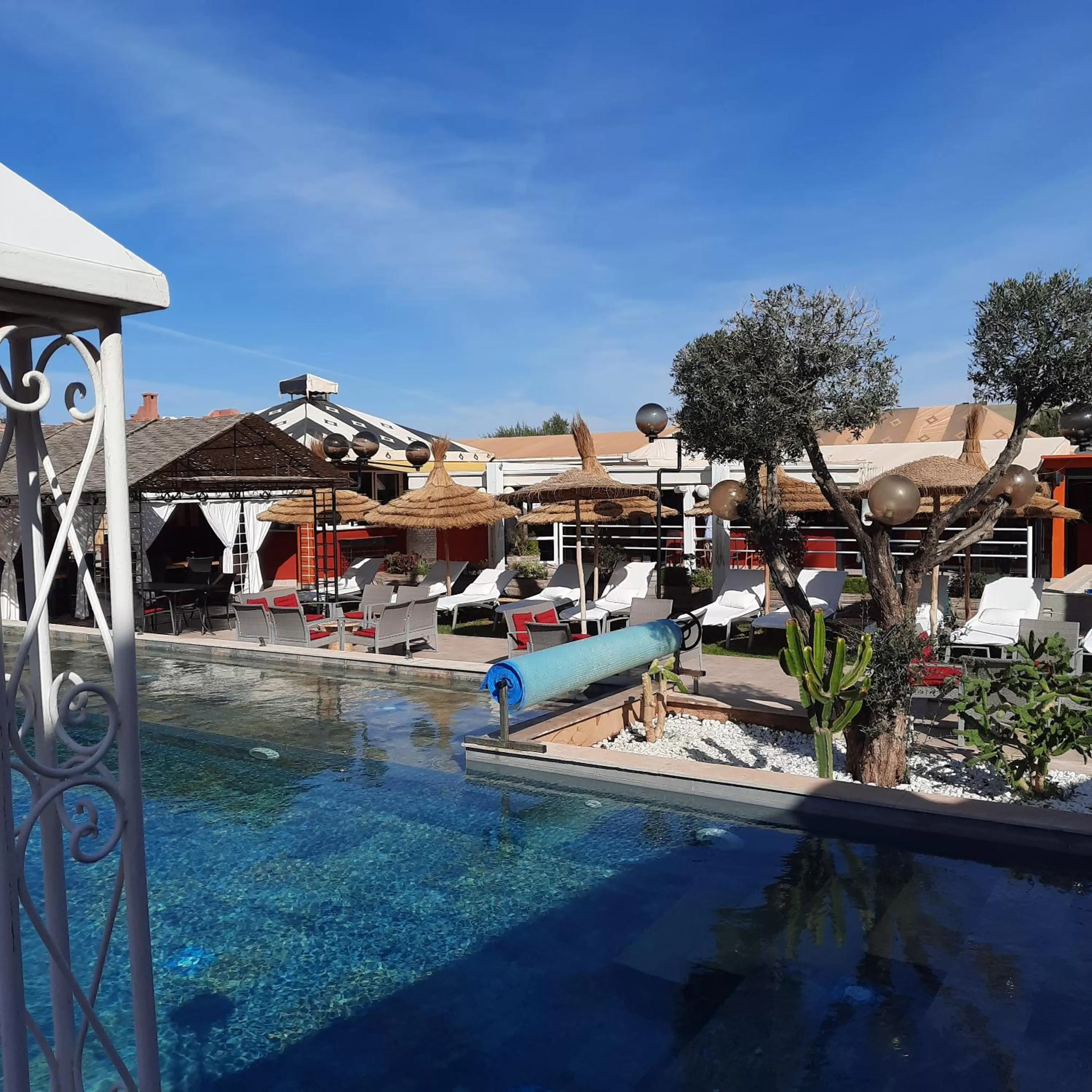 Garden, Swimming Pool in Résidence Habiba