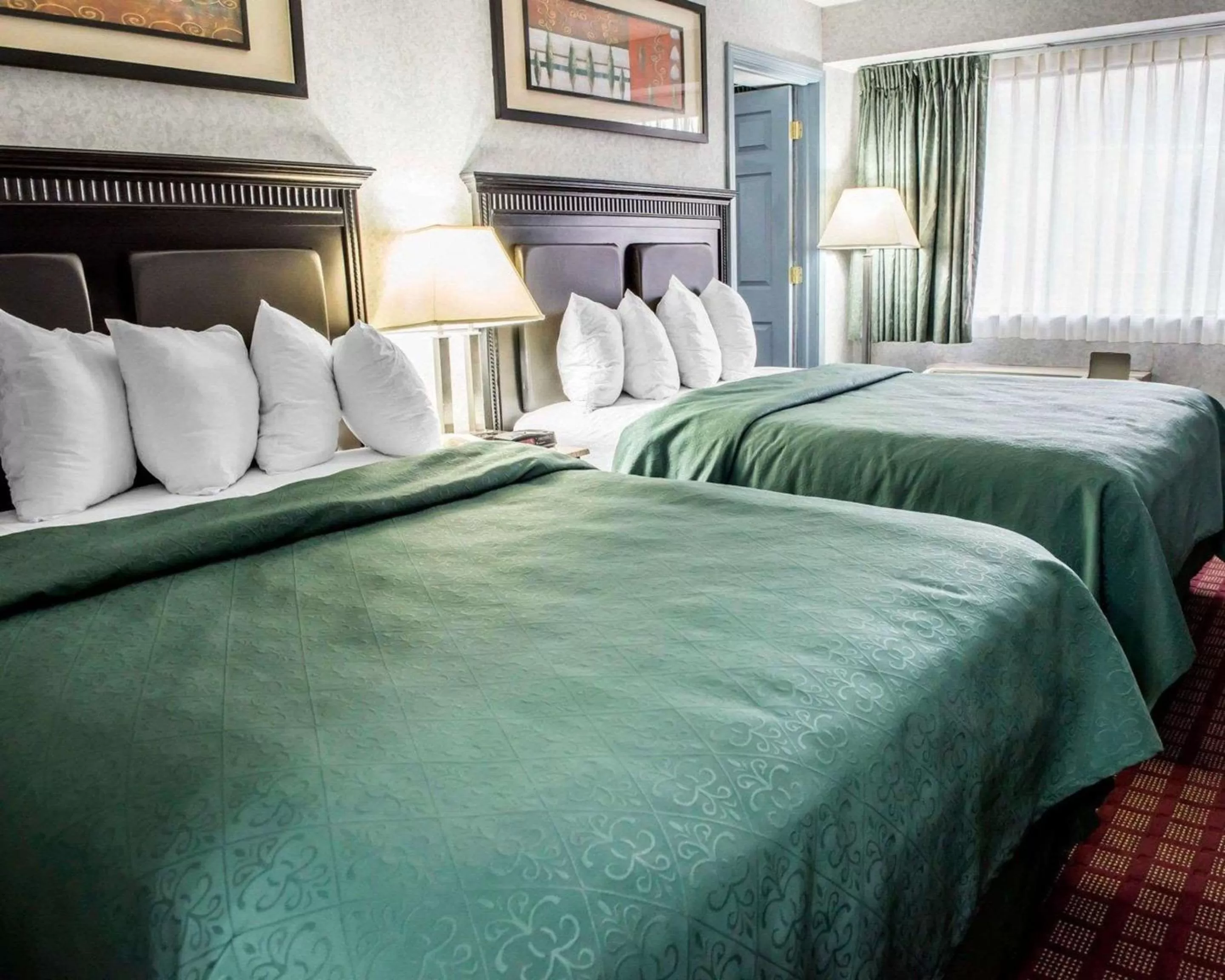 Photo of the whole room, Bed in Quality Inn & Suites Gibsonia - Pittsburgh North