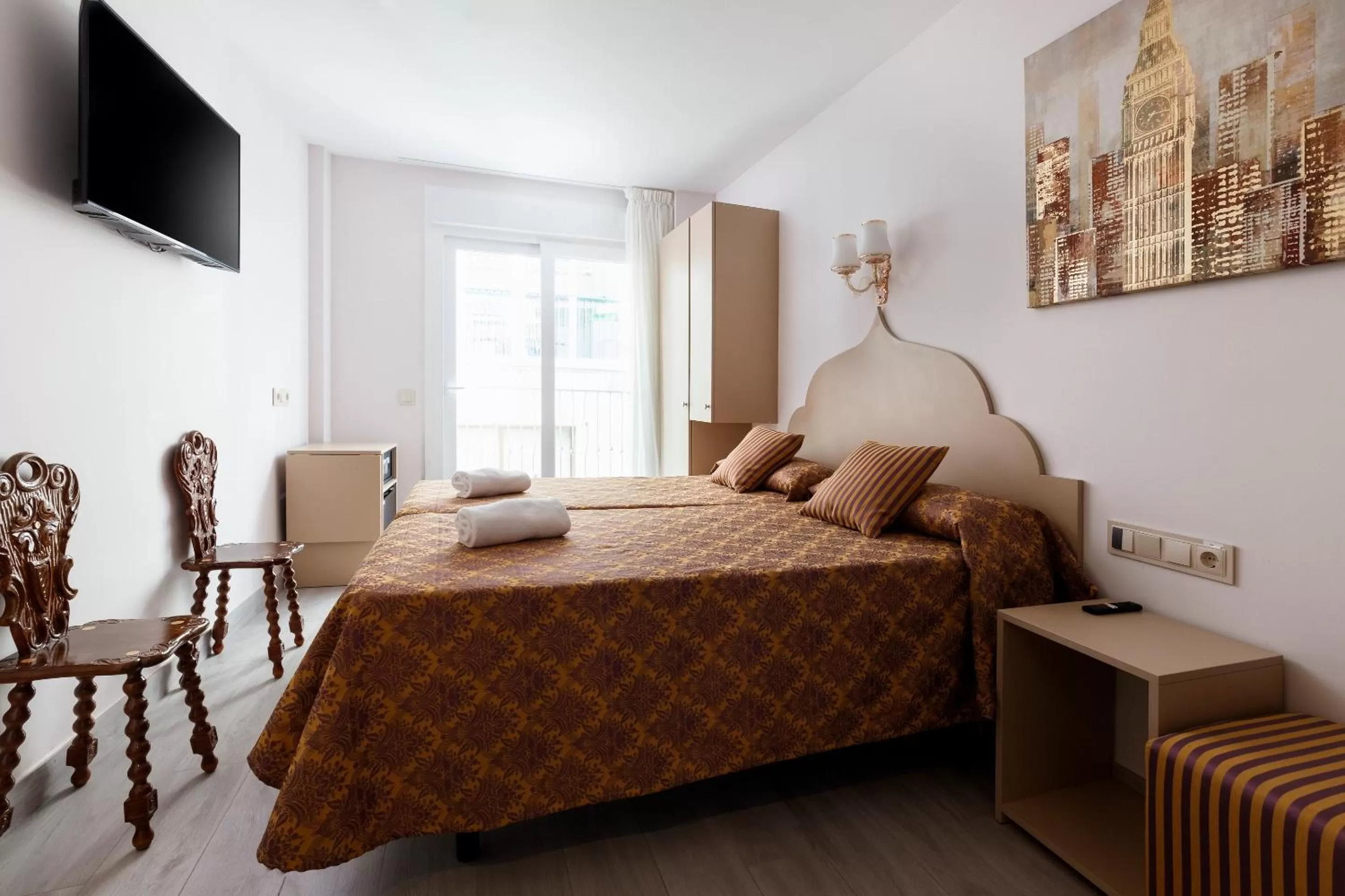 Photo of the whole room, Bed in NR Mirador del Castillo