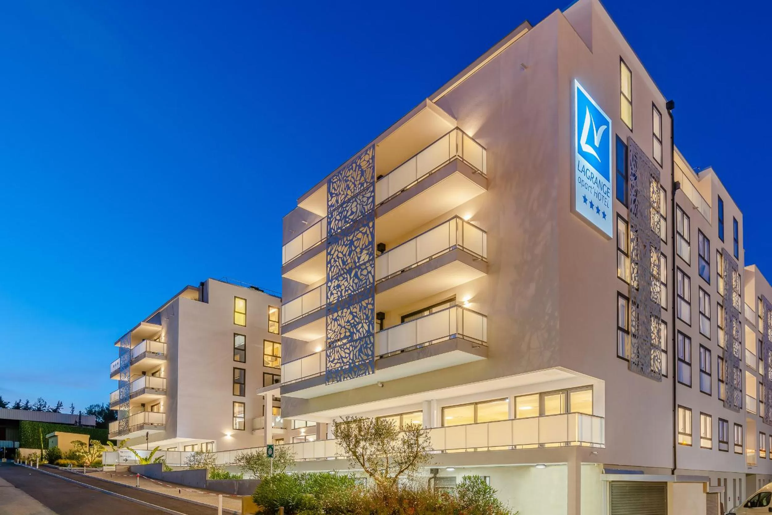 Property building in Lagrange Apart'Hôtel Antibes Olympie