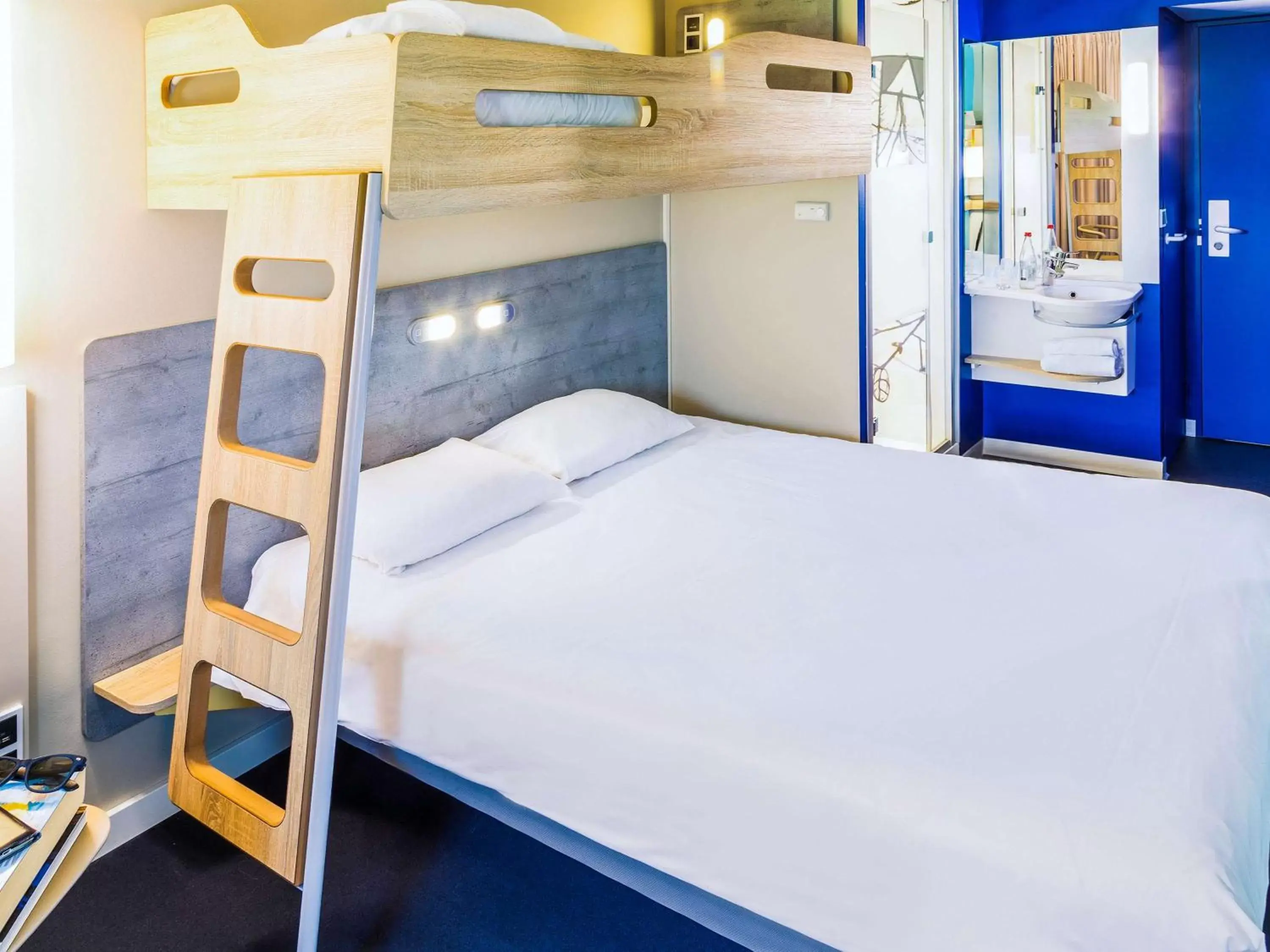 Photo of the whole room, Bunk Bed in ibis Budget Luxembourg Aeroport