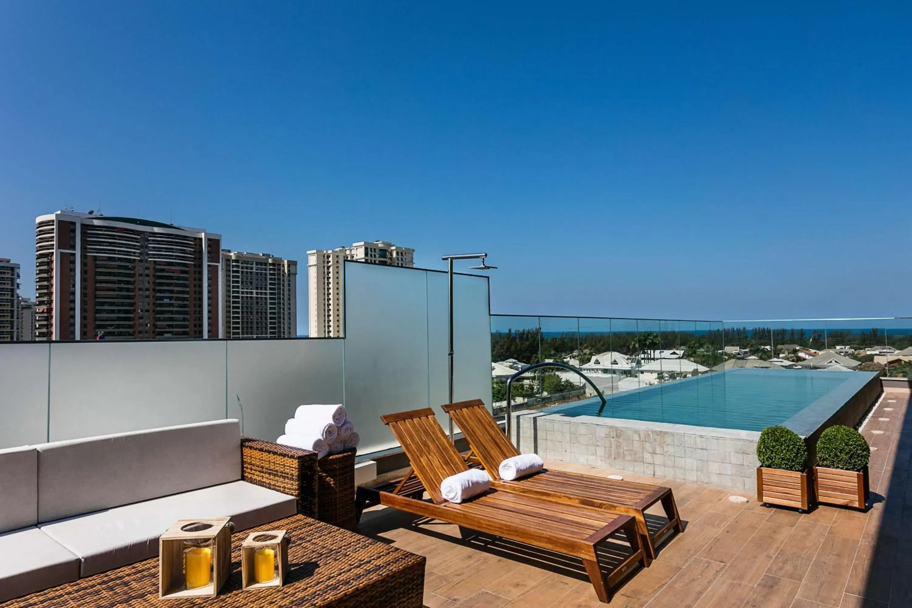 Photo of the whole room, Swimming Pool in Vogue Square Fashion Hotel by Lenny Niemeyer