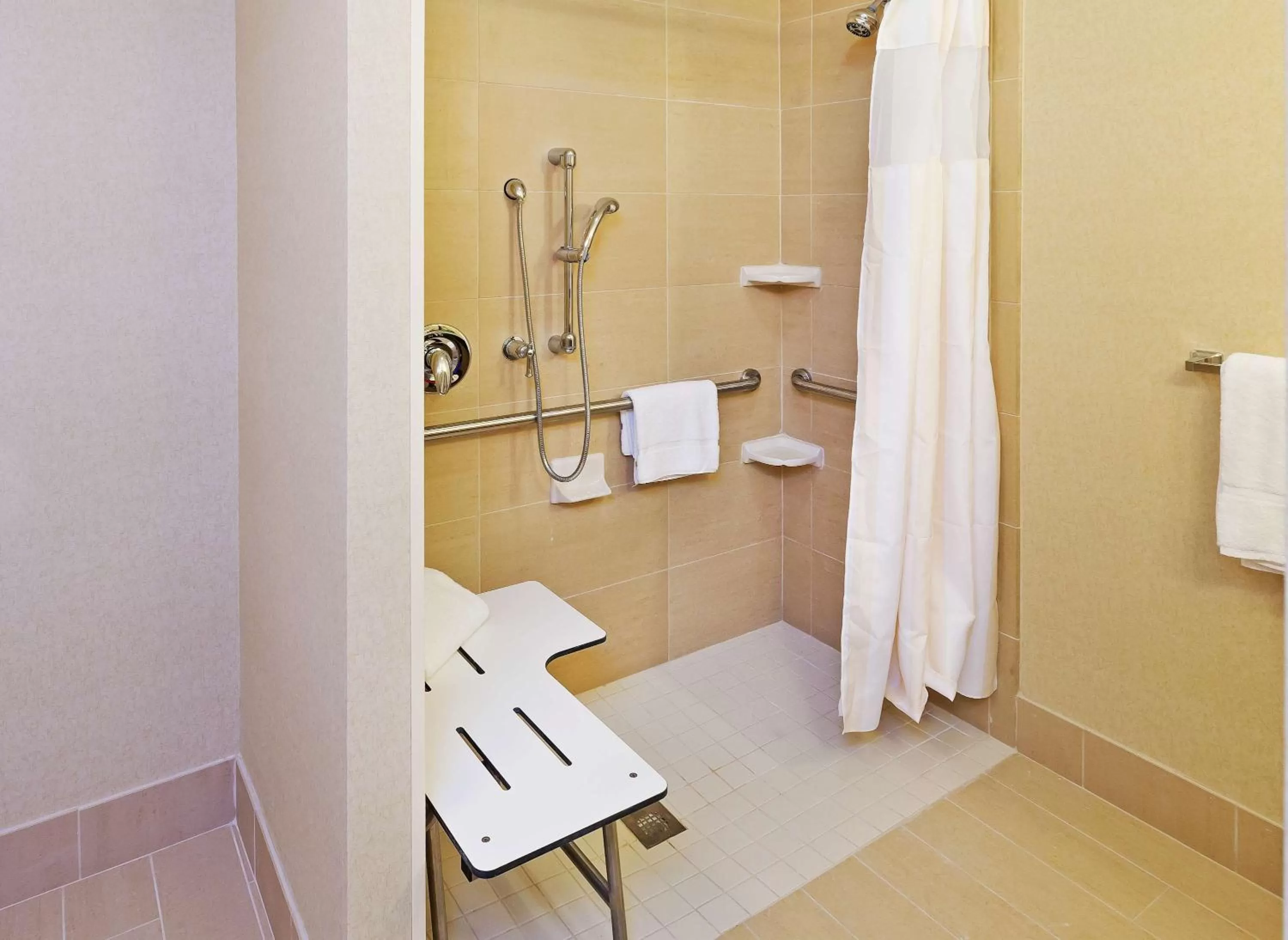 Bathroom in Hilton Garden Inn Midland