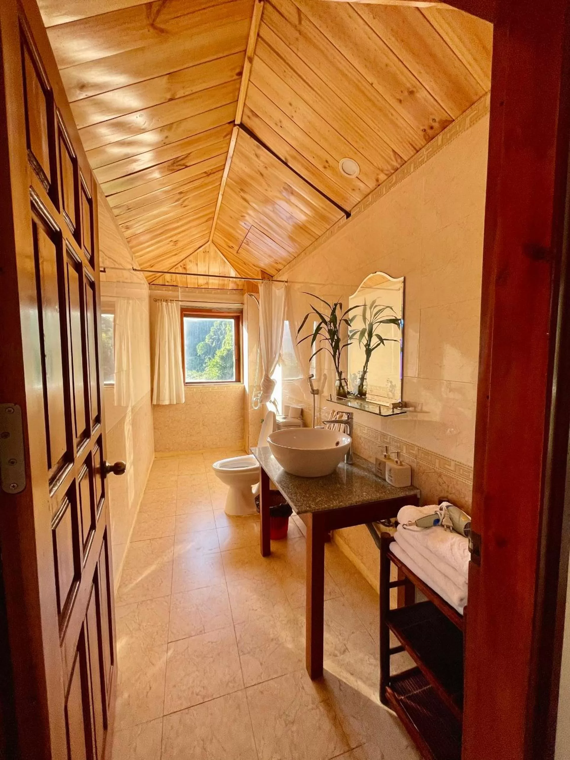 Bathroom in Chez Loan Hotel