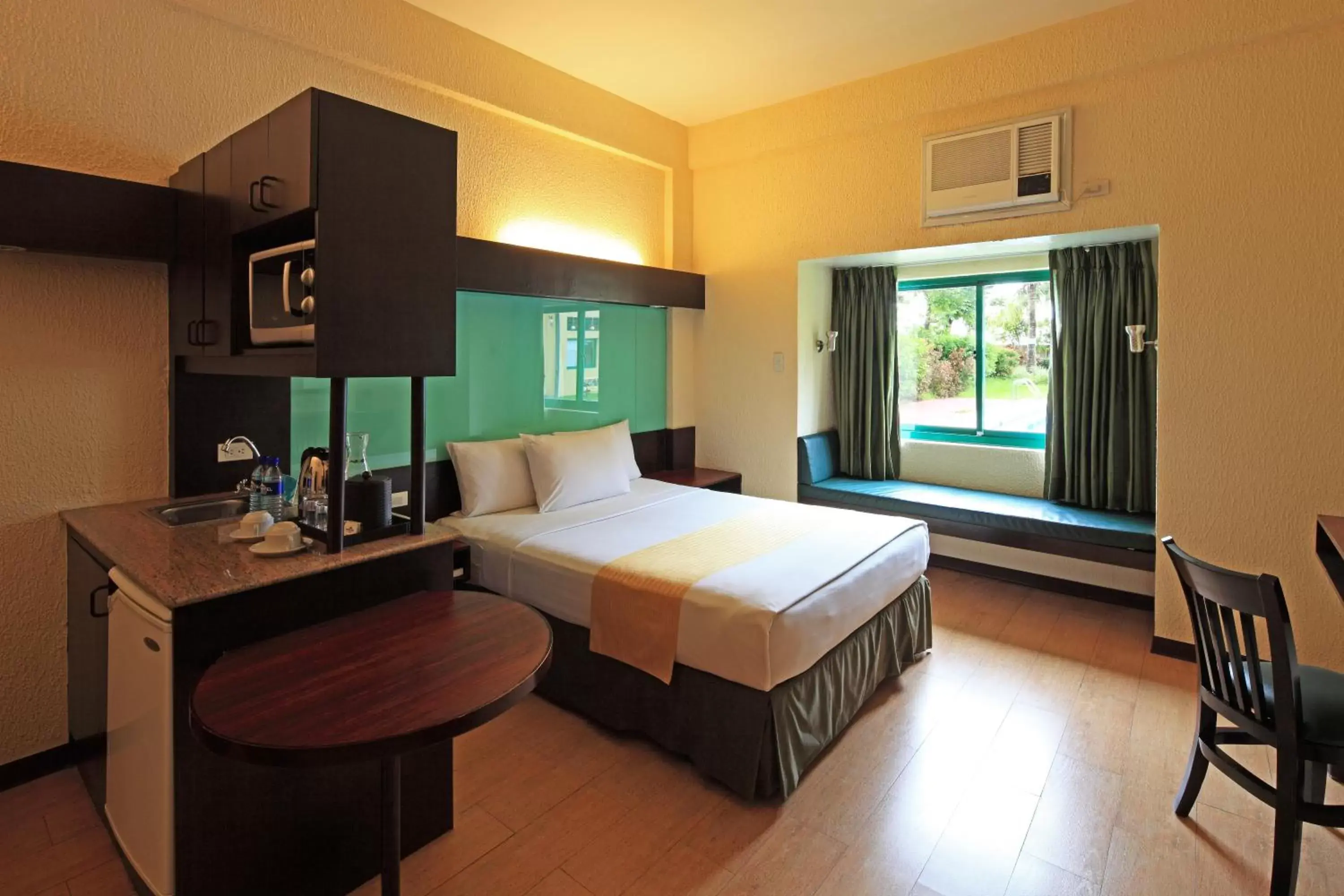 Bedroom in Microtel by Wyndham Cabanatuan