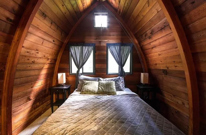 Bed in Backeddy Resort and Marina